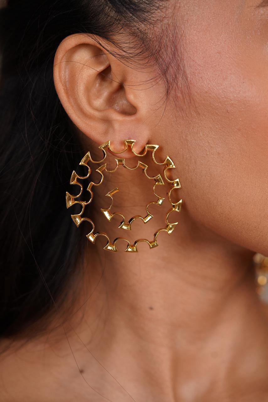 Stormy Gold Whirl Earring