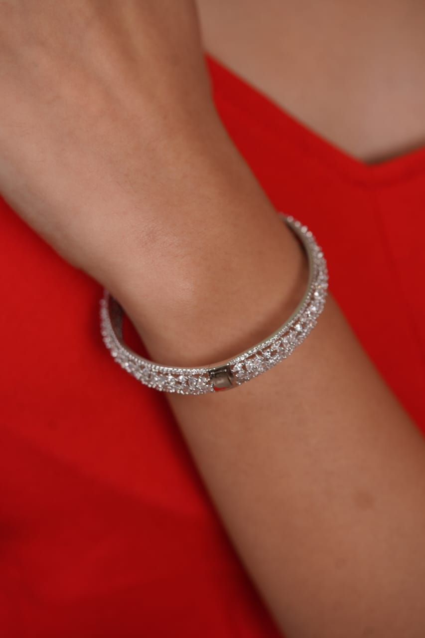 Scattered Diamond Thin Bangle Style Bracelet  | Openable