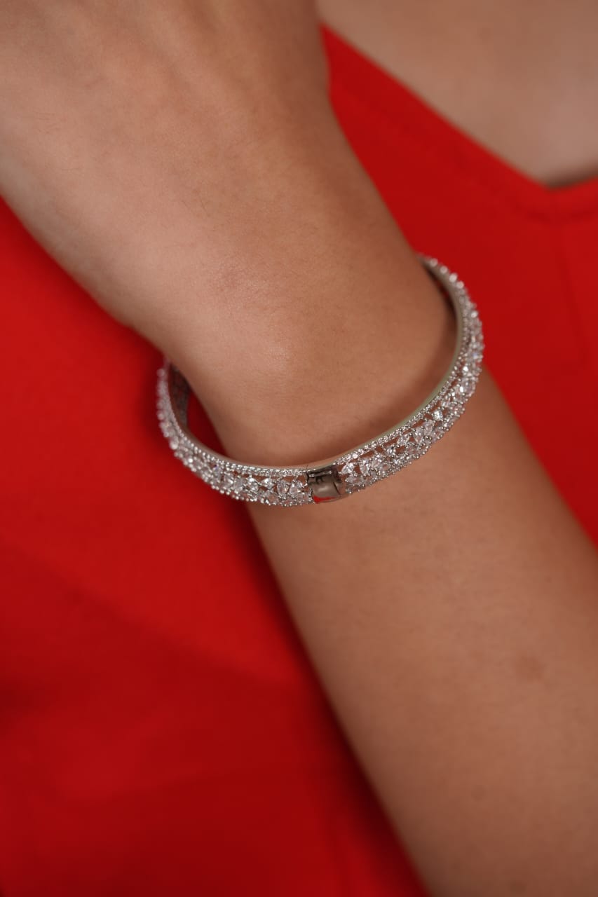 Scattered Diamond Thin Bangle Style Bracelet  | Openable