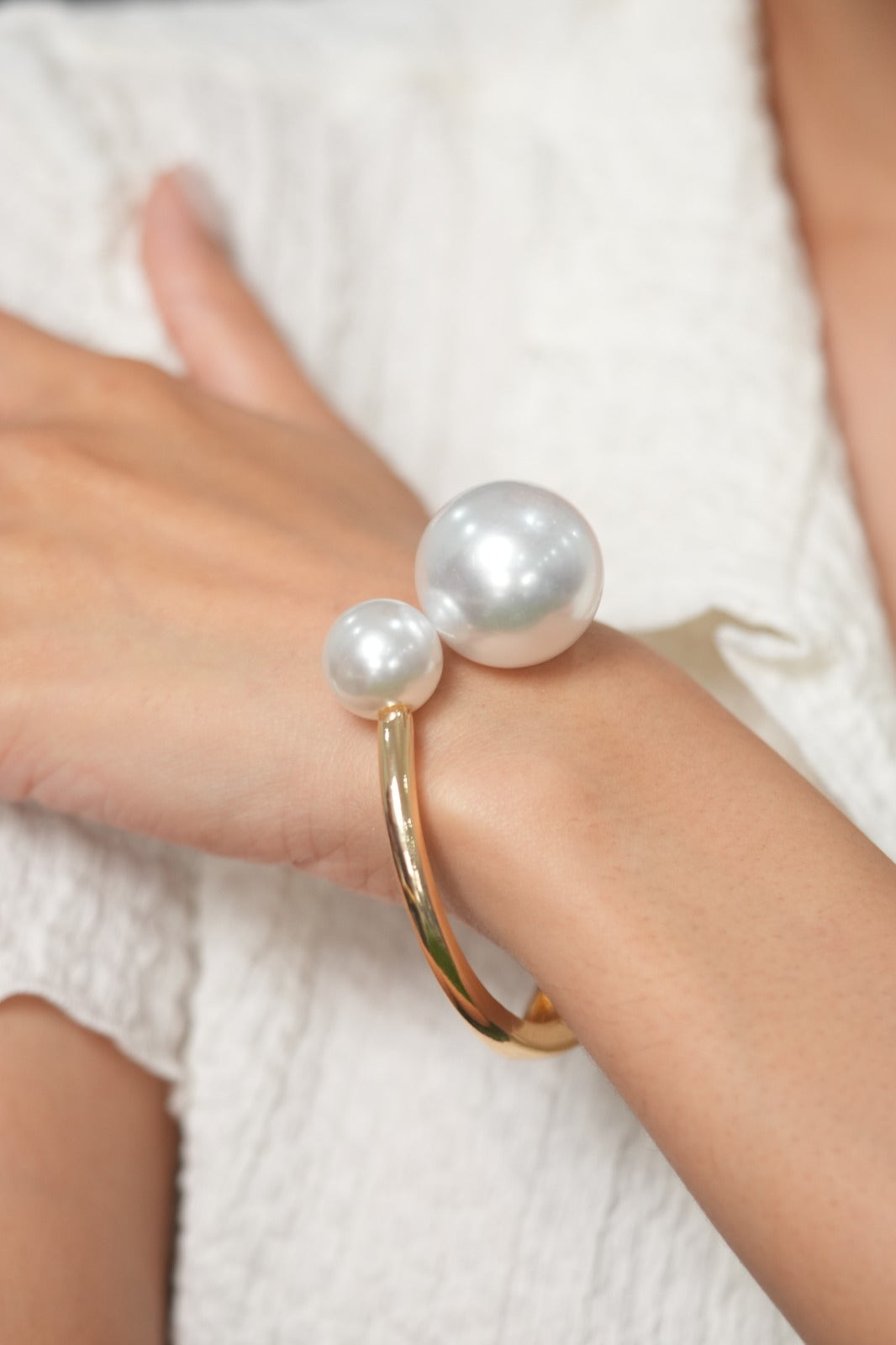Jeju Pearl Bold Western Party Wear Openable Bracelet