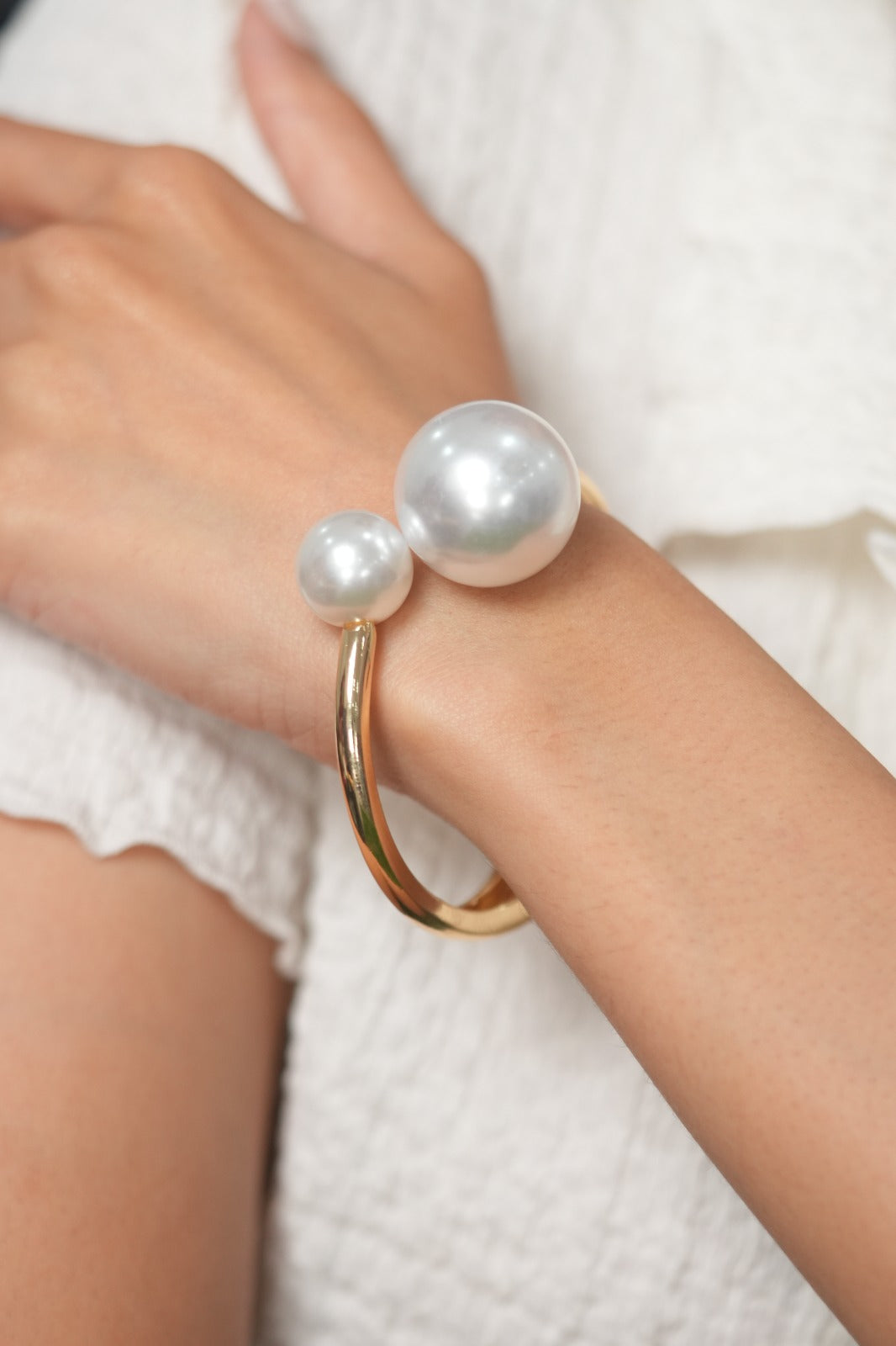 Jeju Pearl Bold Western Party Wear Openable Bracelet