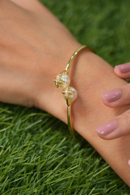 Floral Diamond On Pearl Western Party Wear Gold Twistable Bracelet