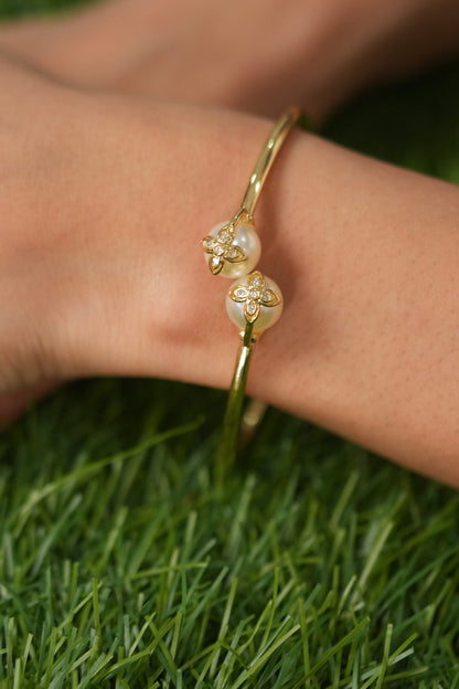 Floral Diamond On Pearl Western Party Wear Gold Twistable Bracelet