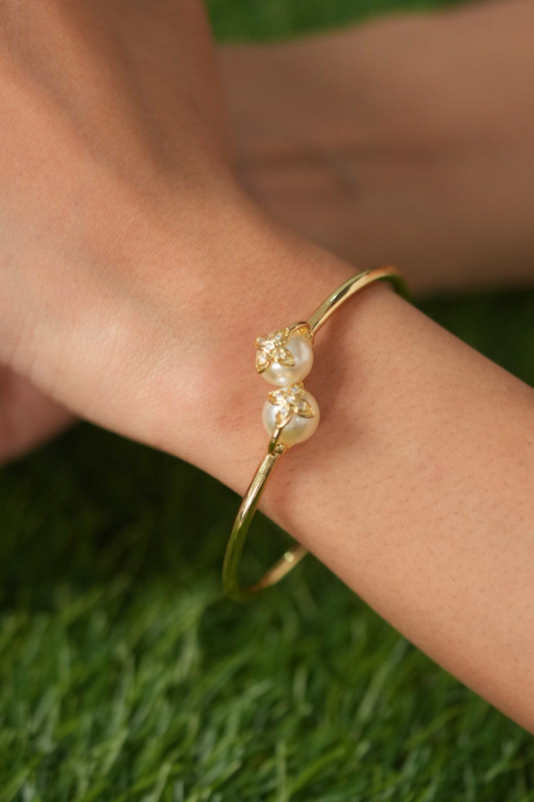 Floral Diamond On Pearl Western Party Wear Gold Twistable Bracelet