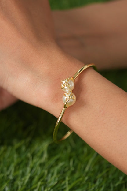 Floral Diamond On Pearl Western Party Wear Gold Twistable Bracelet