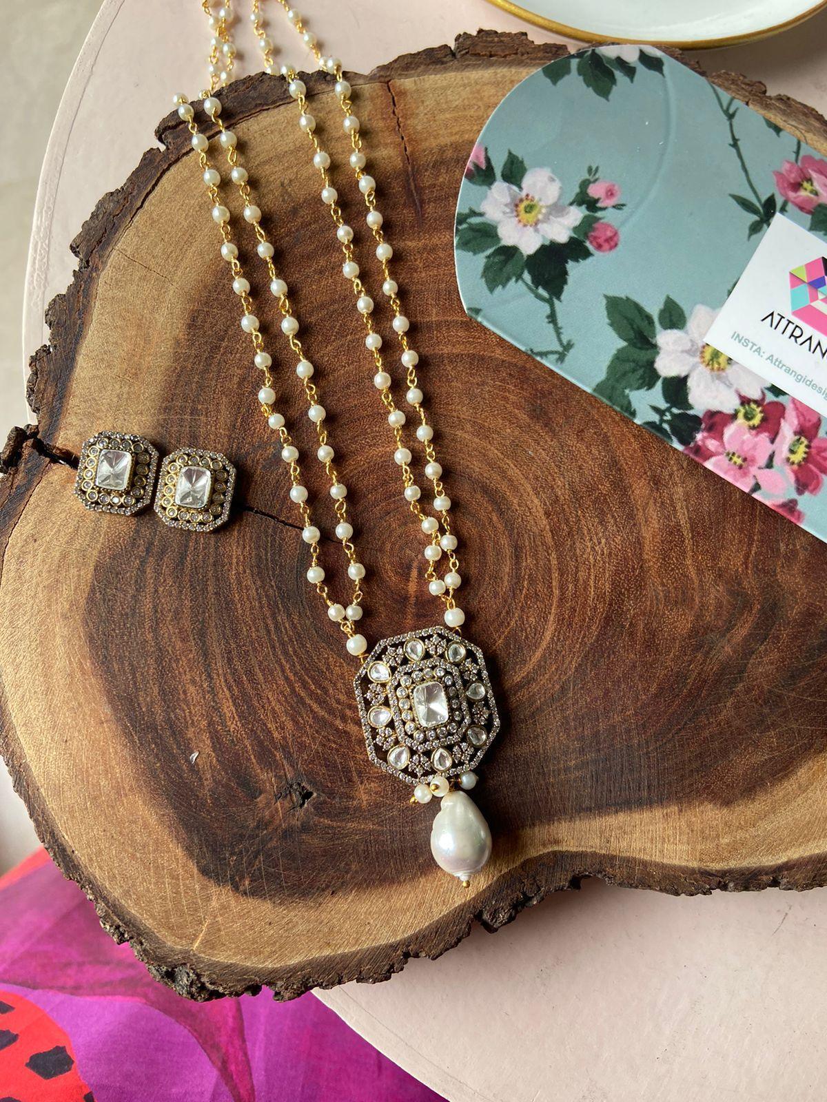 Antique Gold Polki Pendant Set With Stud