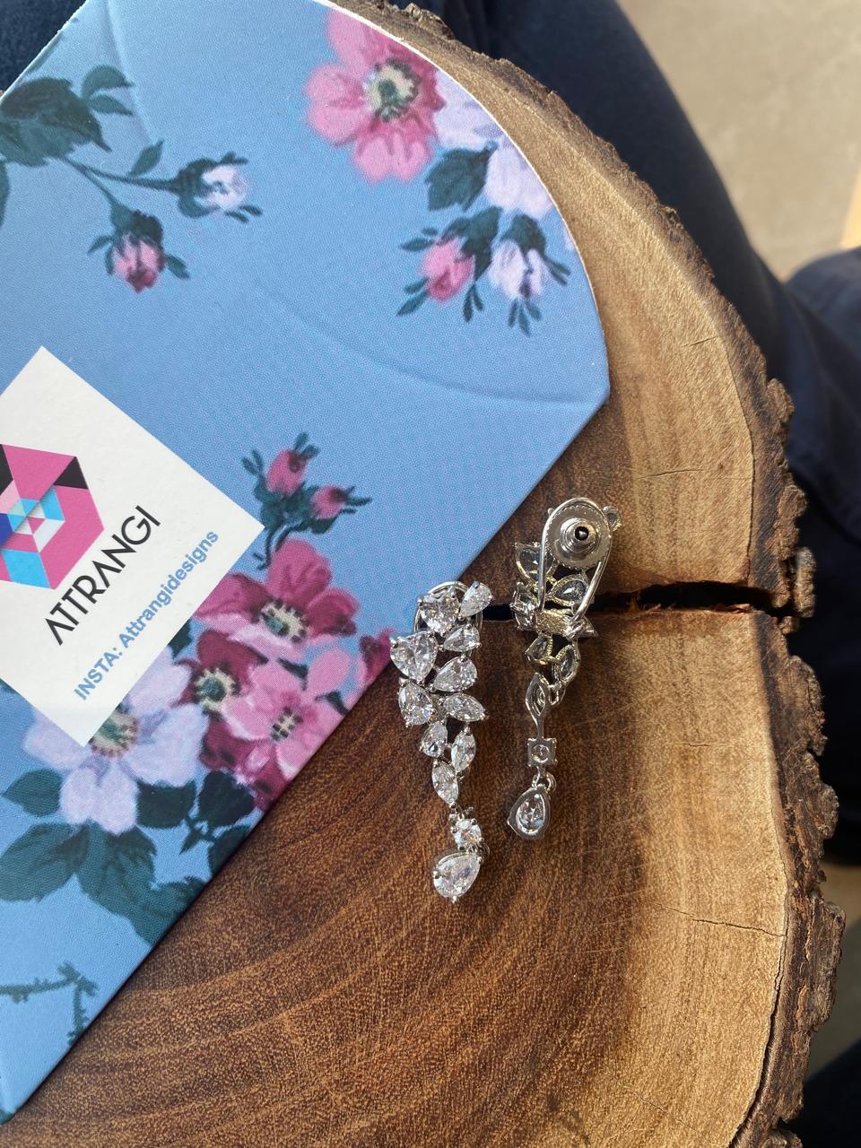 Amusing Diamond Midsized earrings