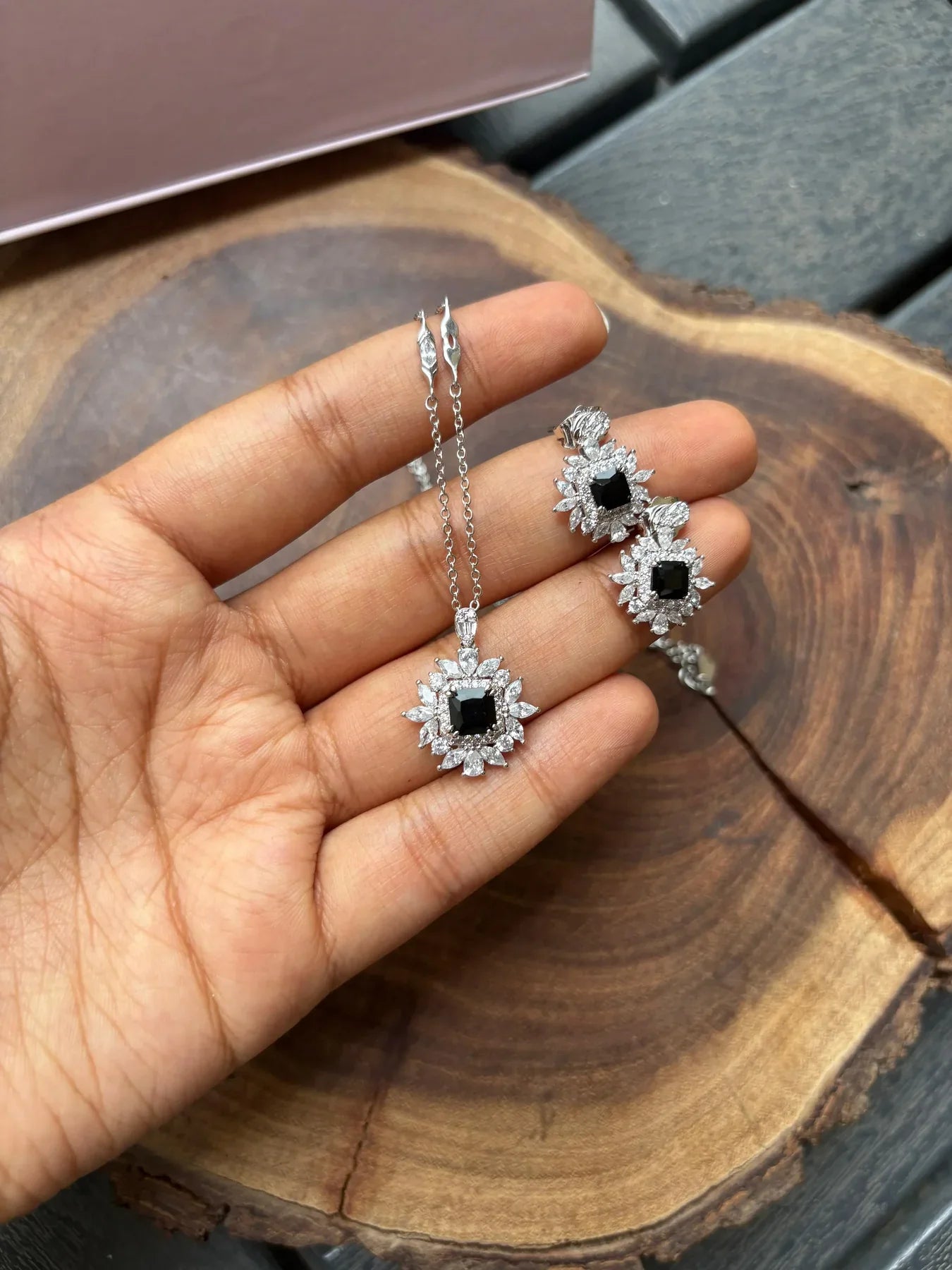 Brewing Flora Diamond Pendant Set with Earrings