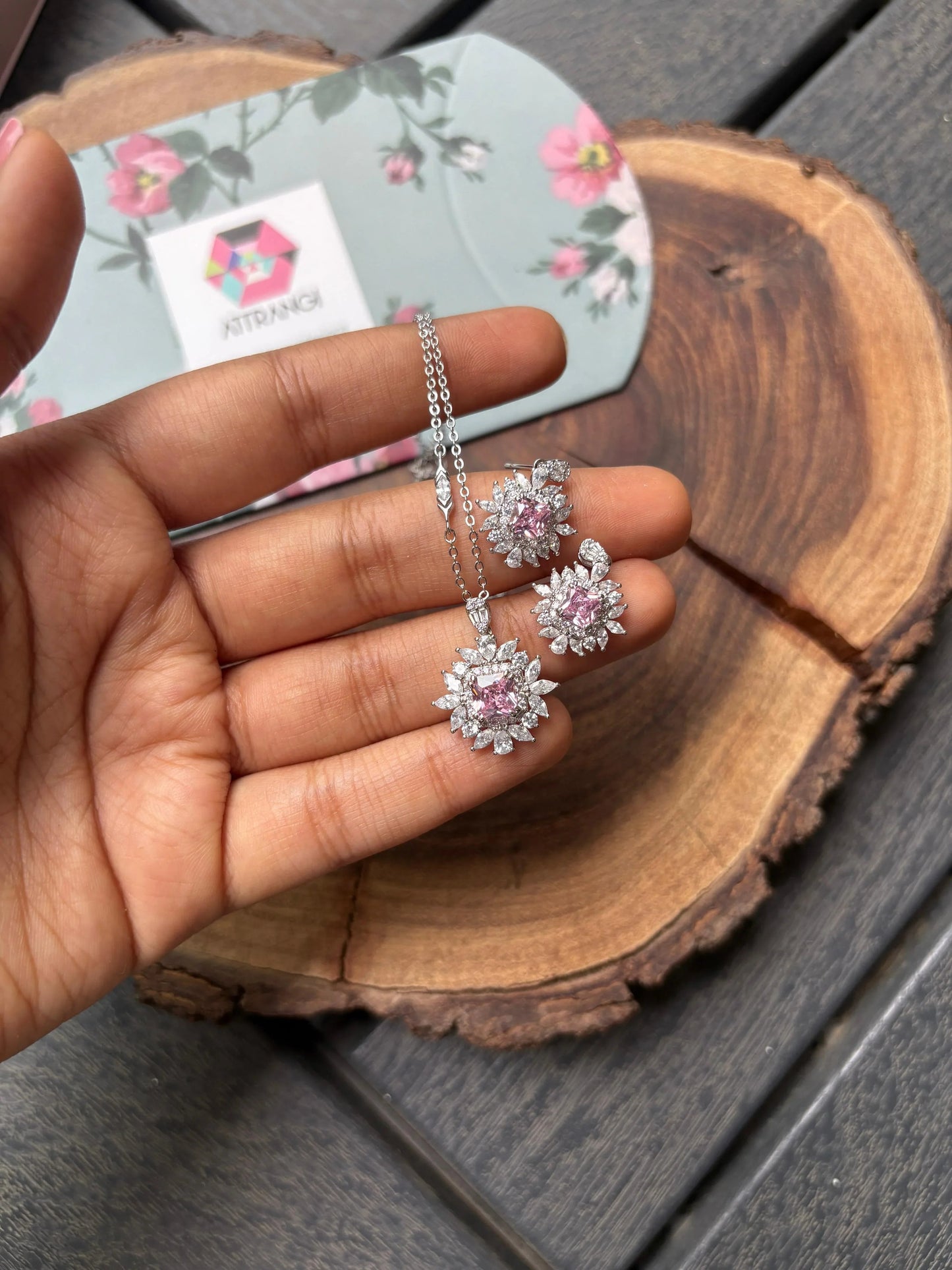 Brewing Flora Diamond Pendant Set with Earrings
