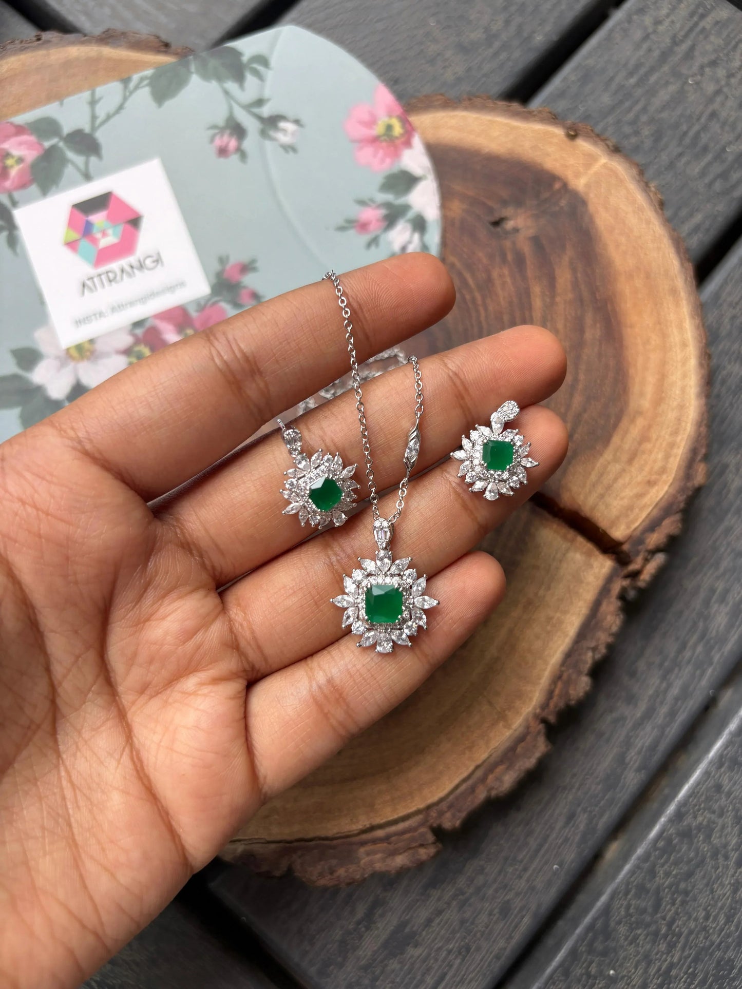 Brewing Flora Diamond Pendant Set with Earrings