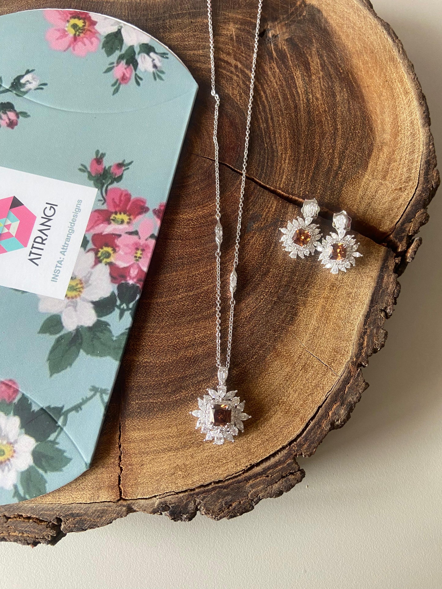 Brewing Flora Diamond Pendant Set with Earrings