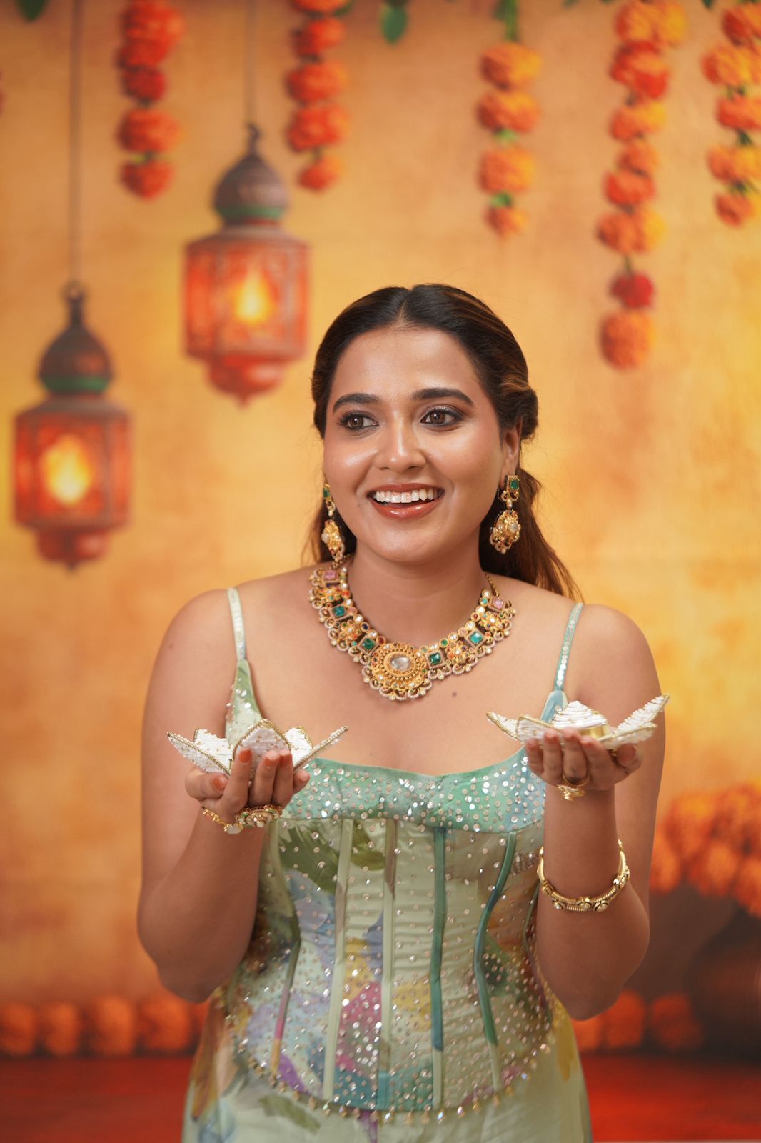 Harota Sabhya Navratna Necklace Set | GemZ