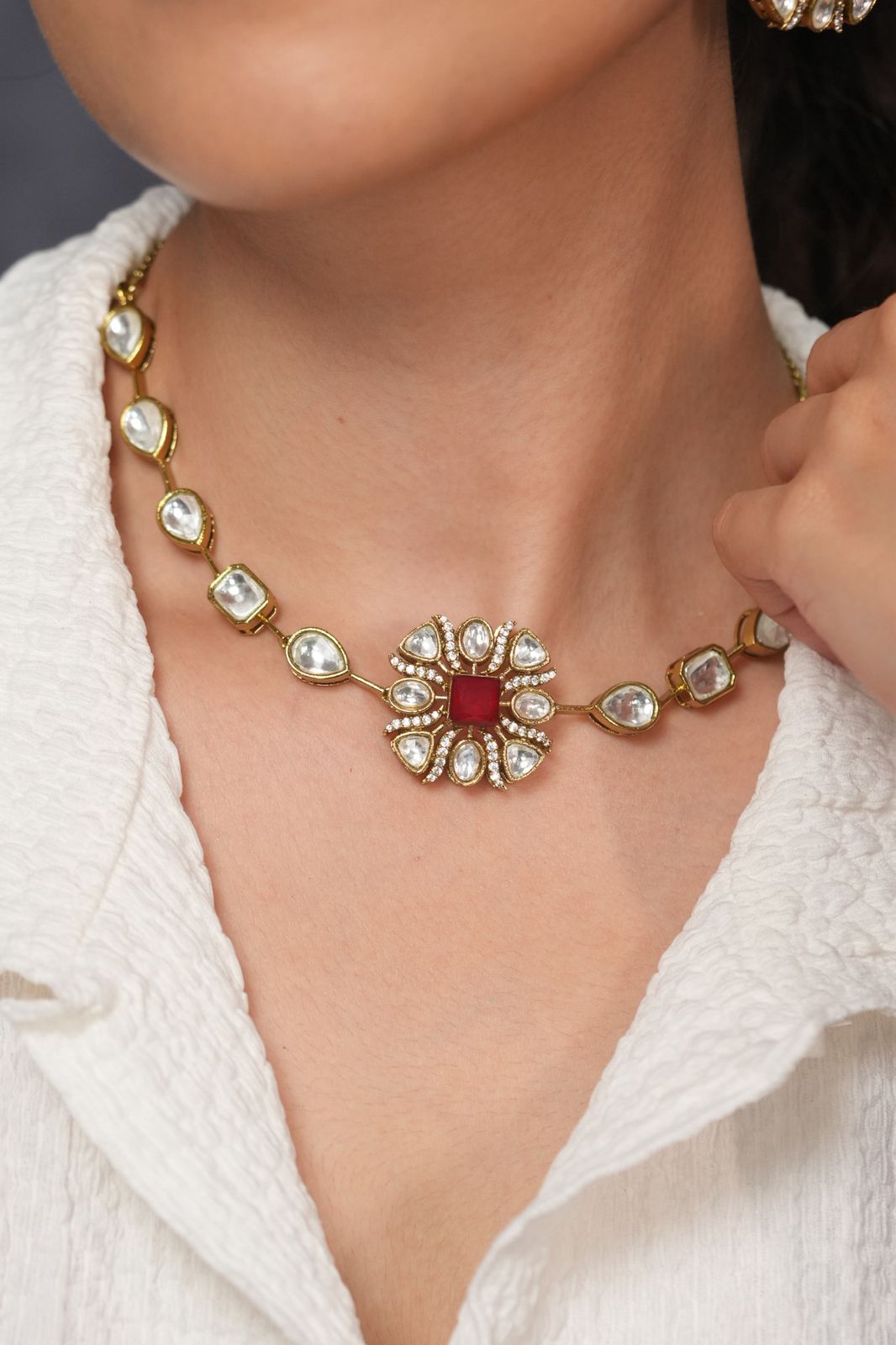 Gulaab Single Line Sleek Polki Choker Set