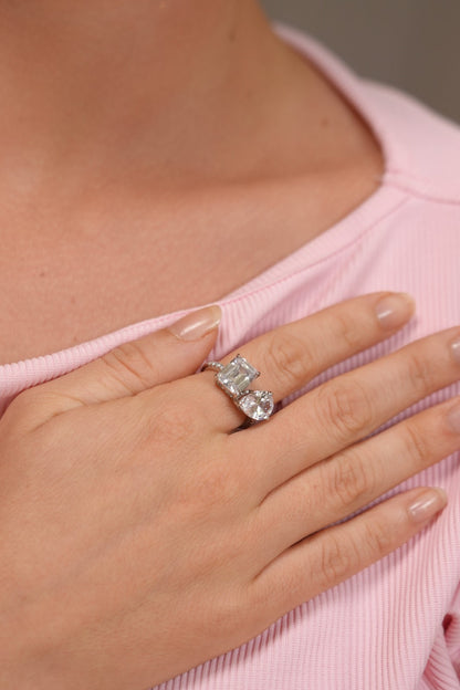 Pear Emerald Rock Toi Et Moi Solitaire Diamond ring | 3 Carat