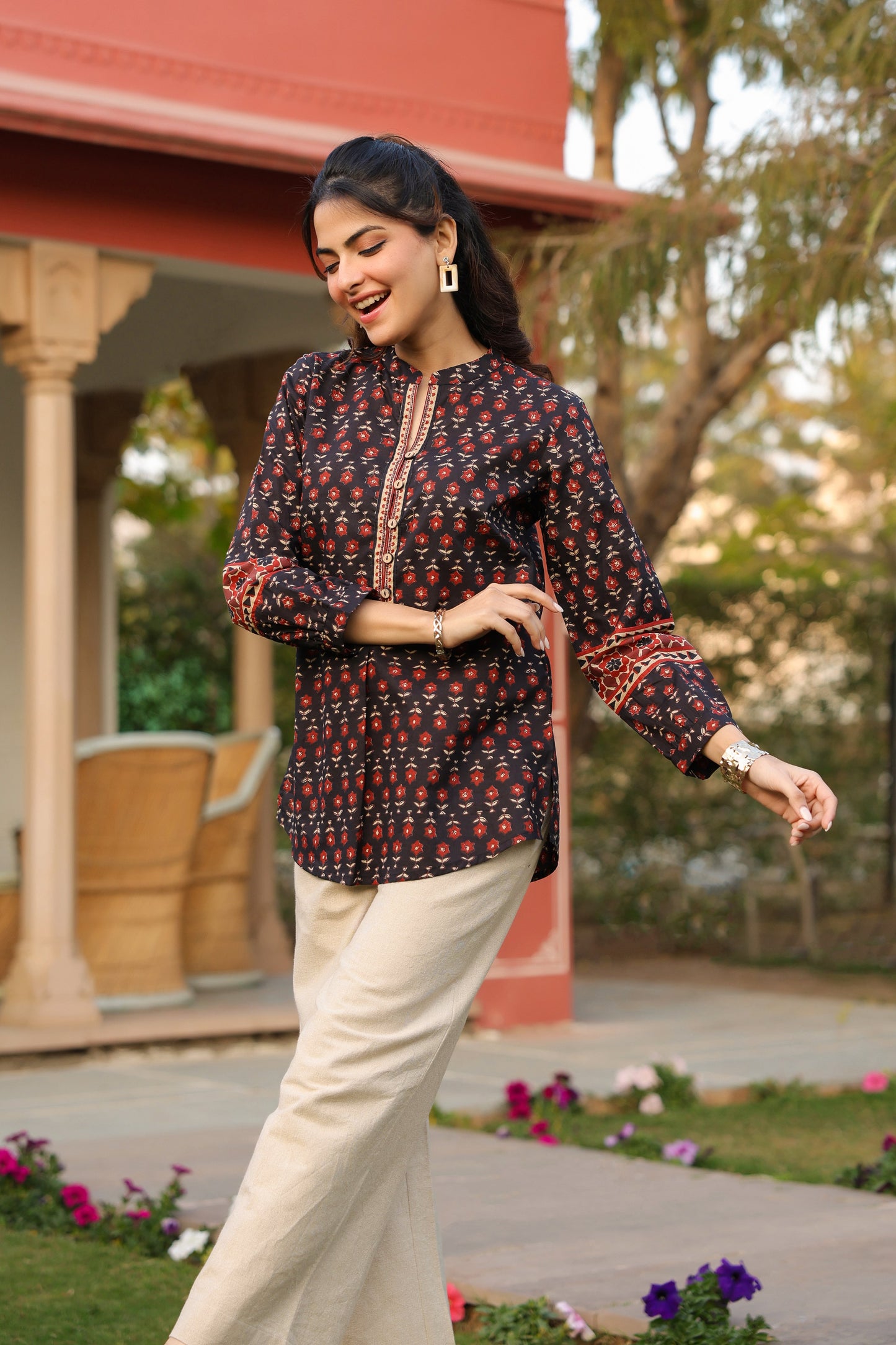 Women black mandarin collar cotton top