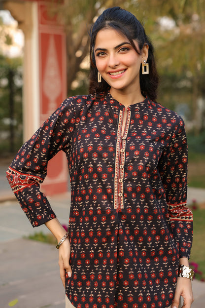 Women black mandarin neck cotton top