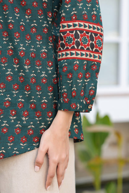 Women green cotton printed top