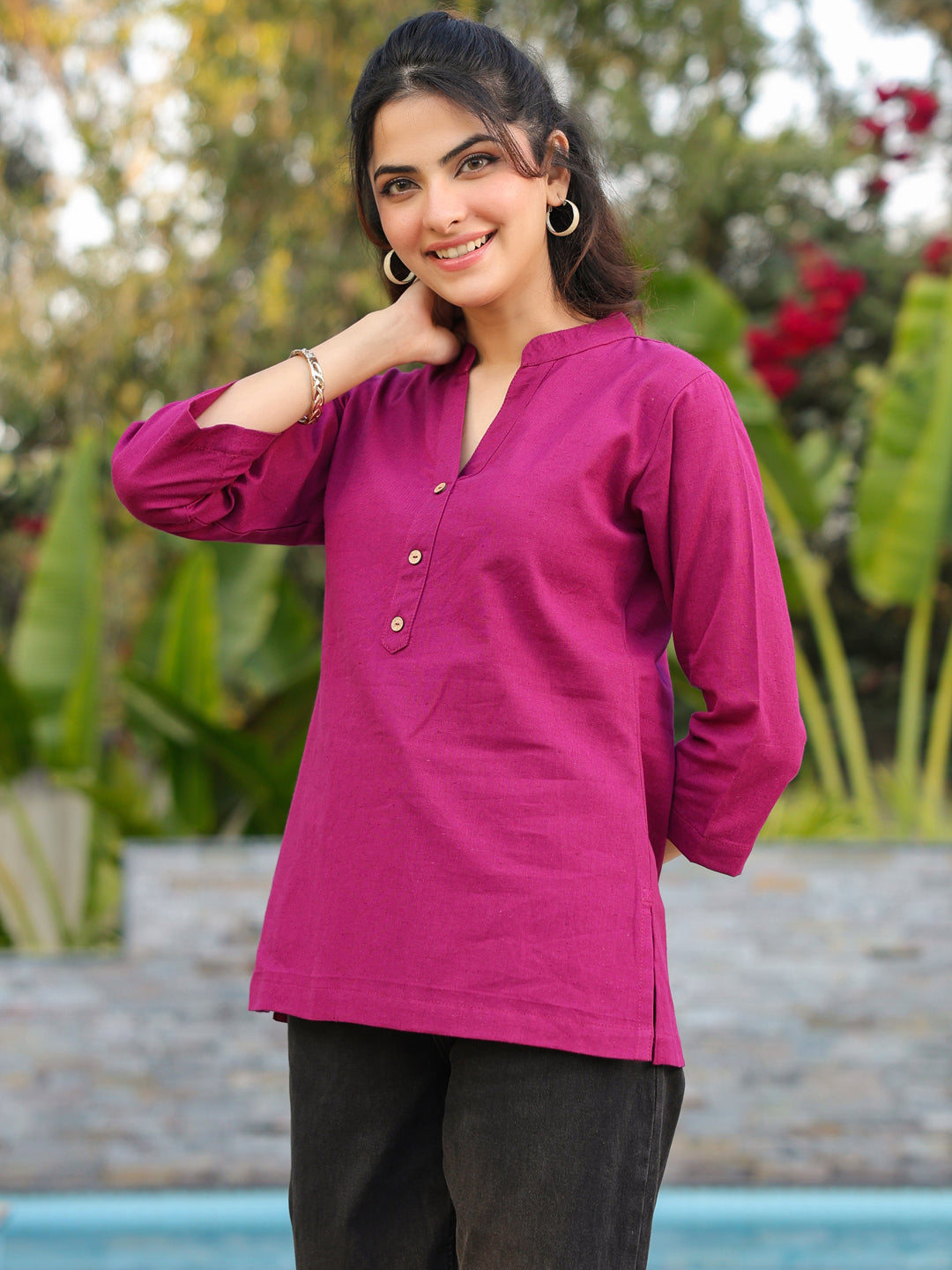 Women magenta mandarin neck top