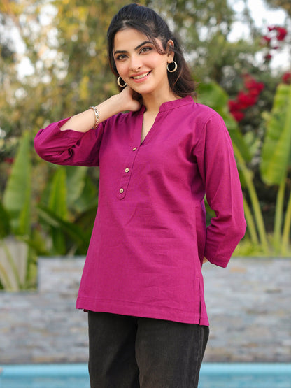 Women magenta mandarin neck top