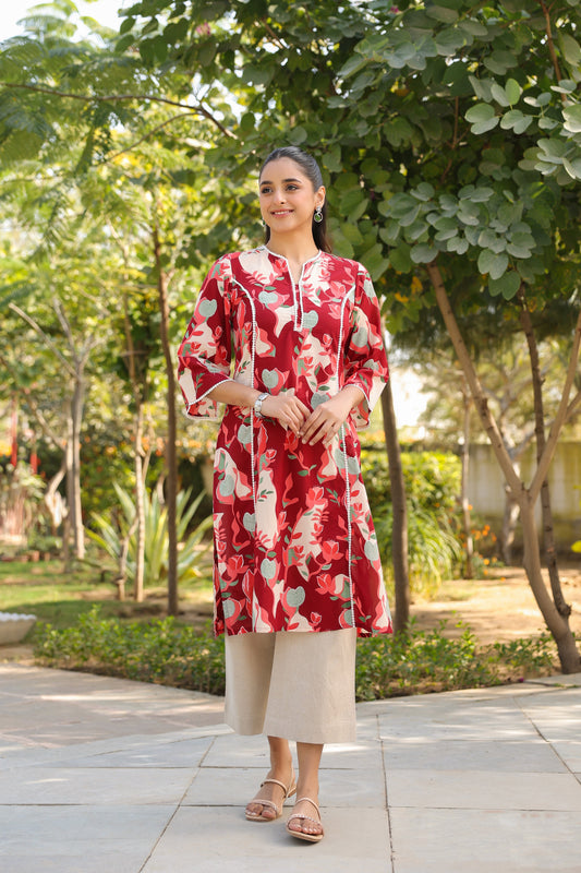 Women’s straight fit kurta with floral print in cotton