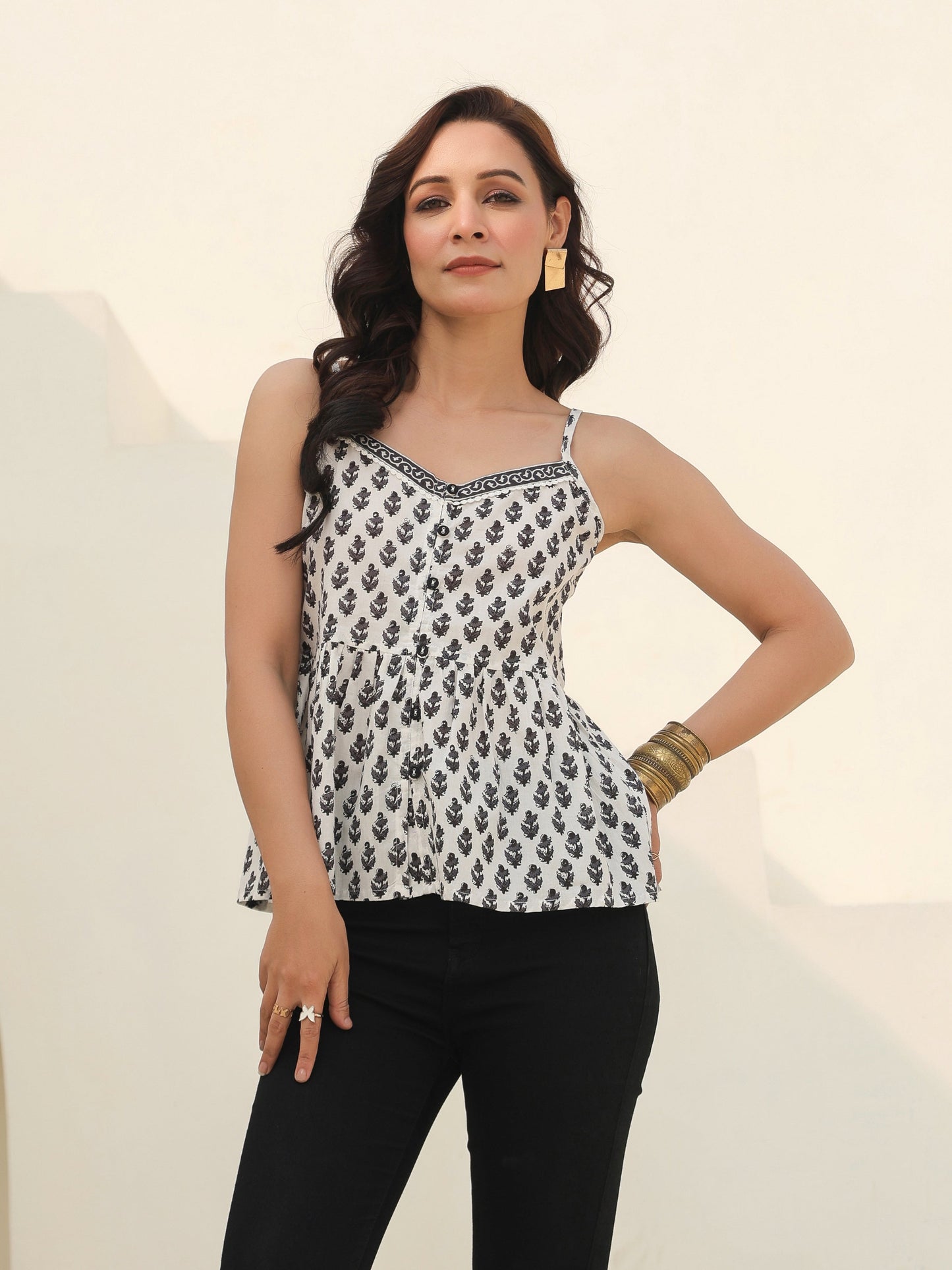 Women shoulder strap floral top