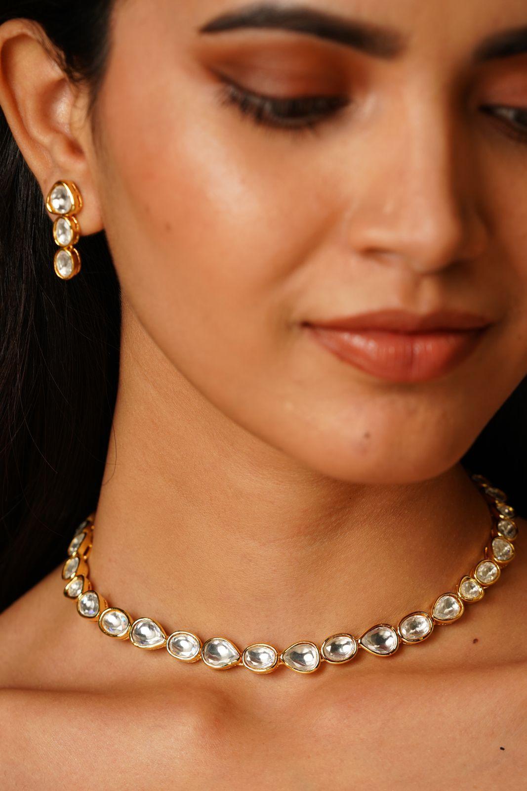 Chaarvi Single Line Delicate Polki Set - Attrangi