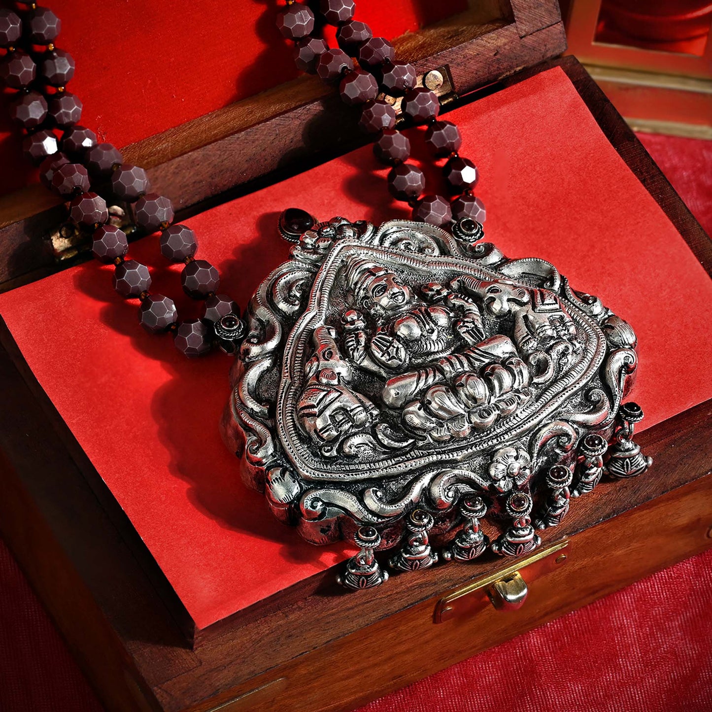 Belladonna Motif Silver Necklace