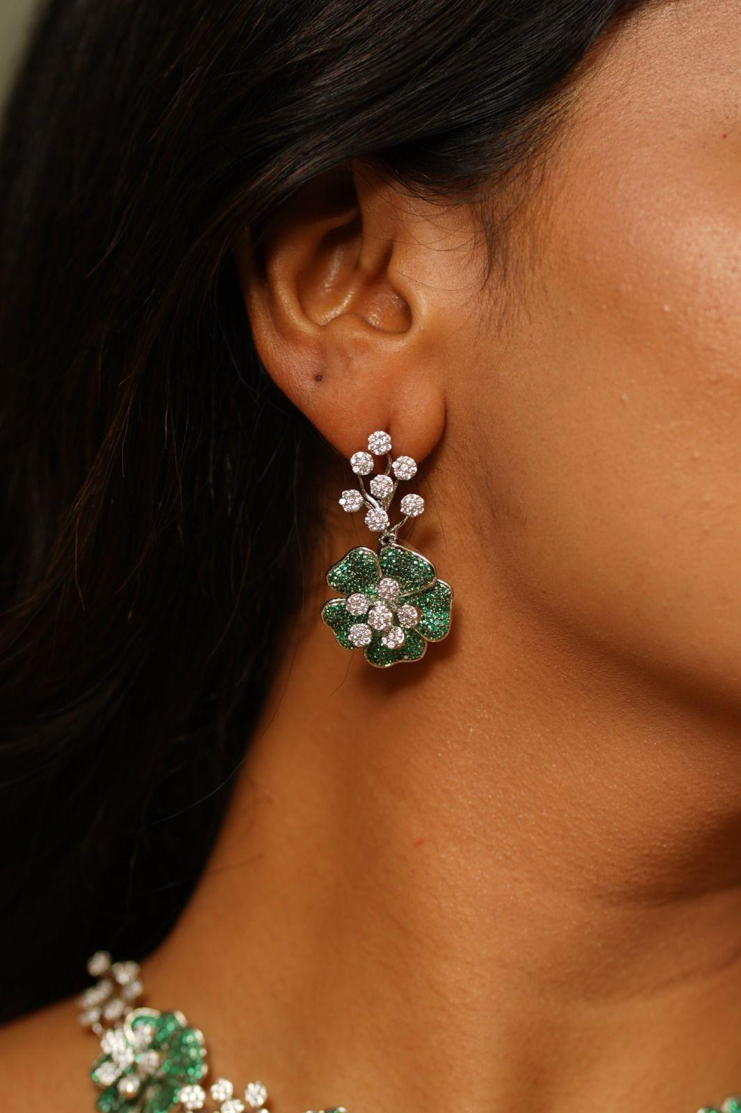 Diana Invisible Setting Floral Diamond Set - Attrangi