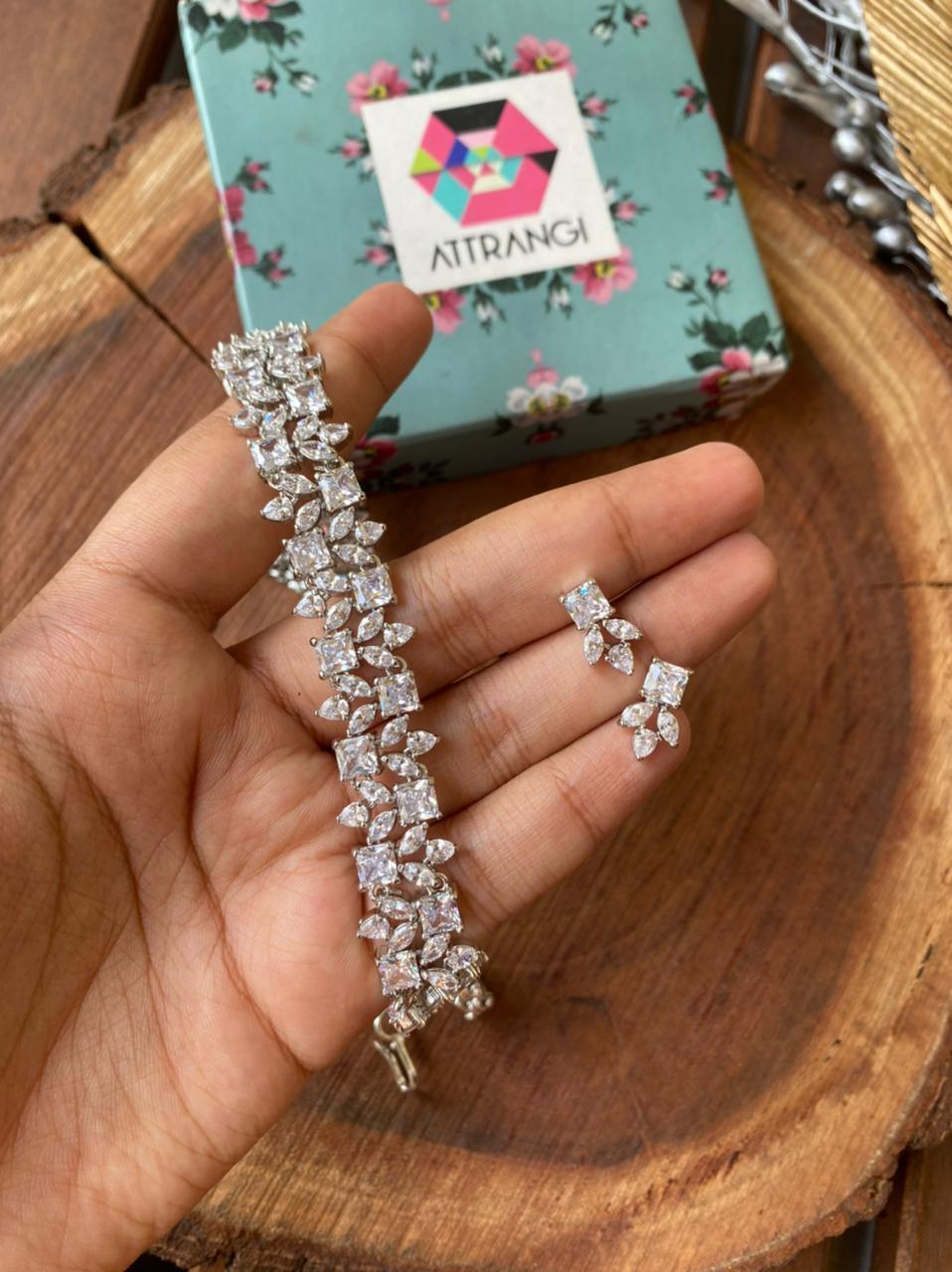 Dolly Dainty Diamond Set - Attrangi