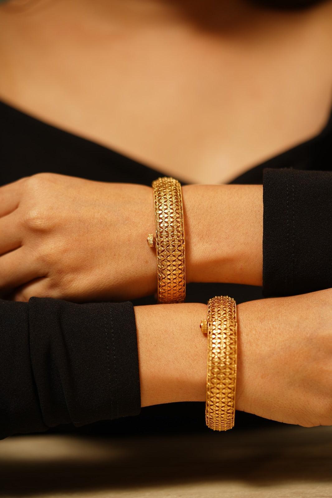 Filigree Plain Gold Thick Bangle | Kada - Attrangi