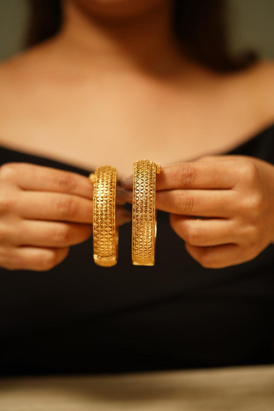 Filigree Plain Gold Thick Bangle | Kada - Attrangi