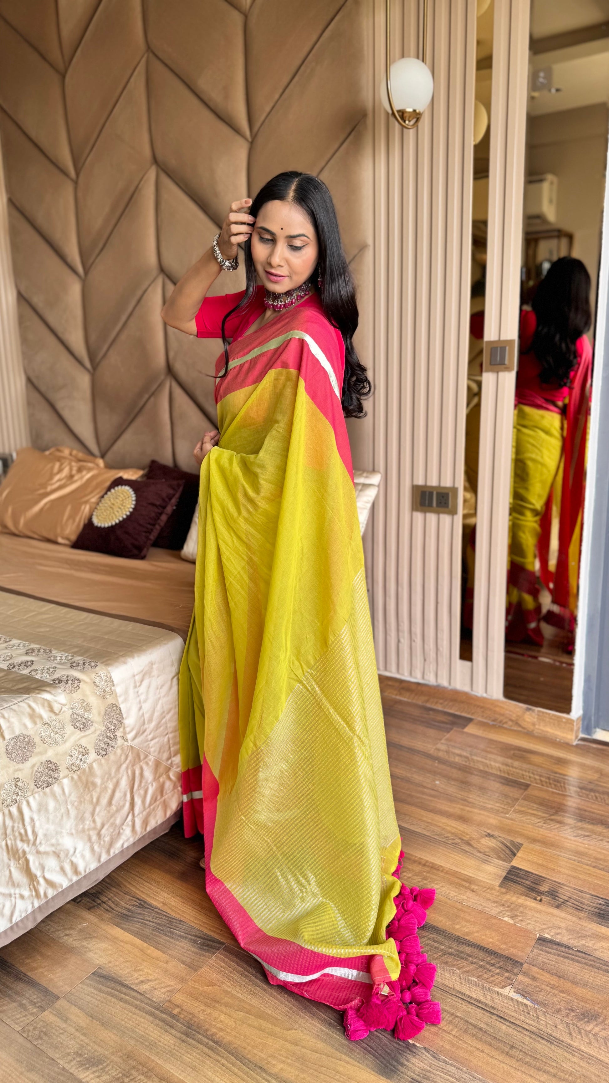 Mul Cotton Saree With Contrast Border Zari Aura - Lime Aura