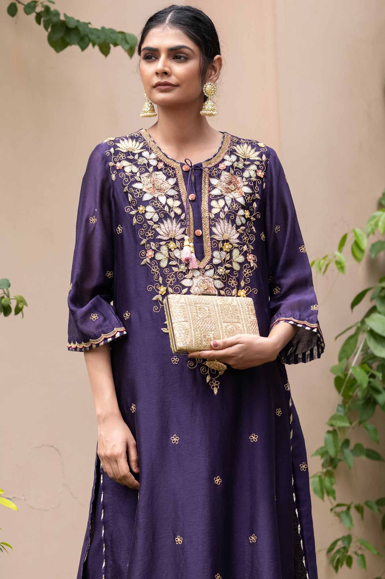 AMYRA - Bella Gold Box Clutch