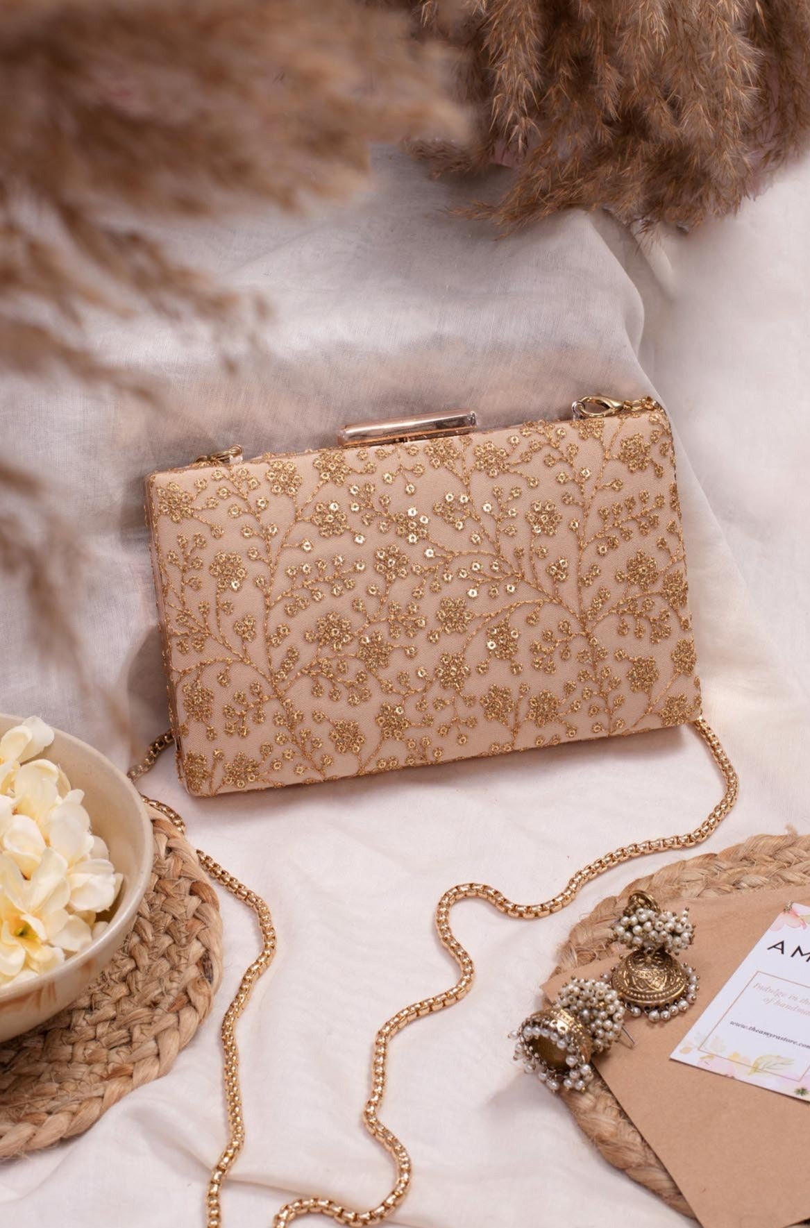 AMYRA - Beige sequin box clutch