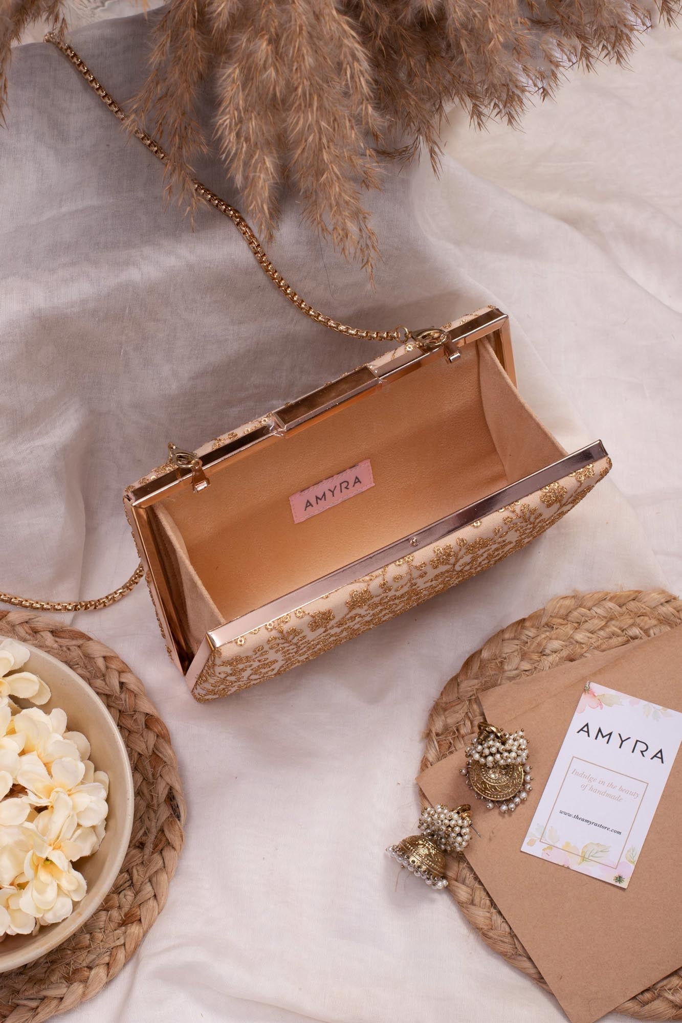 AMYRA - Beige sequin box clutch