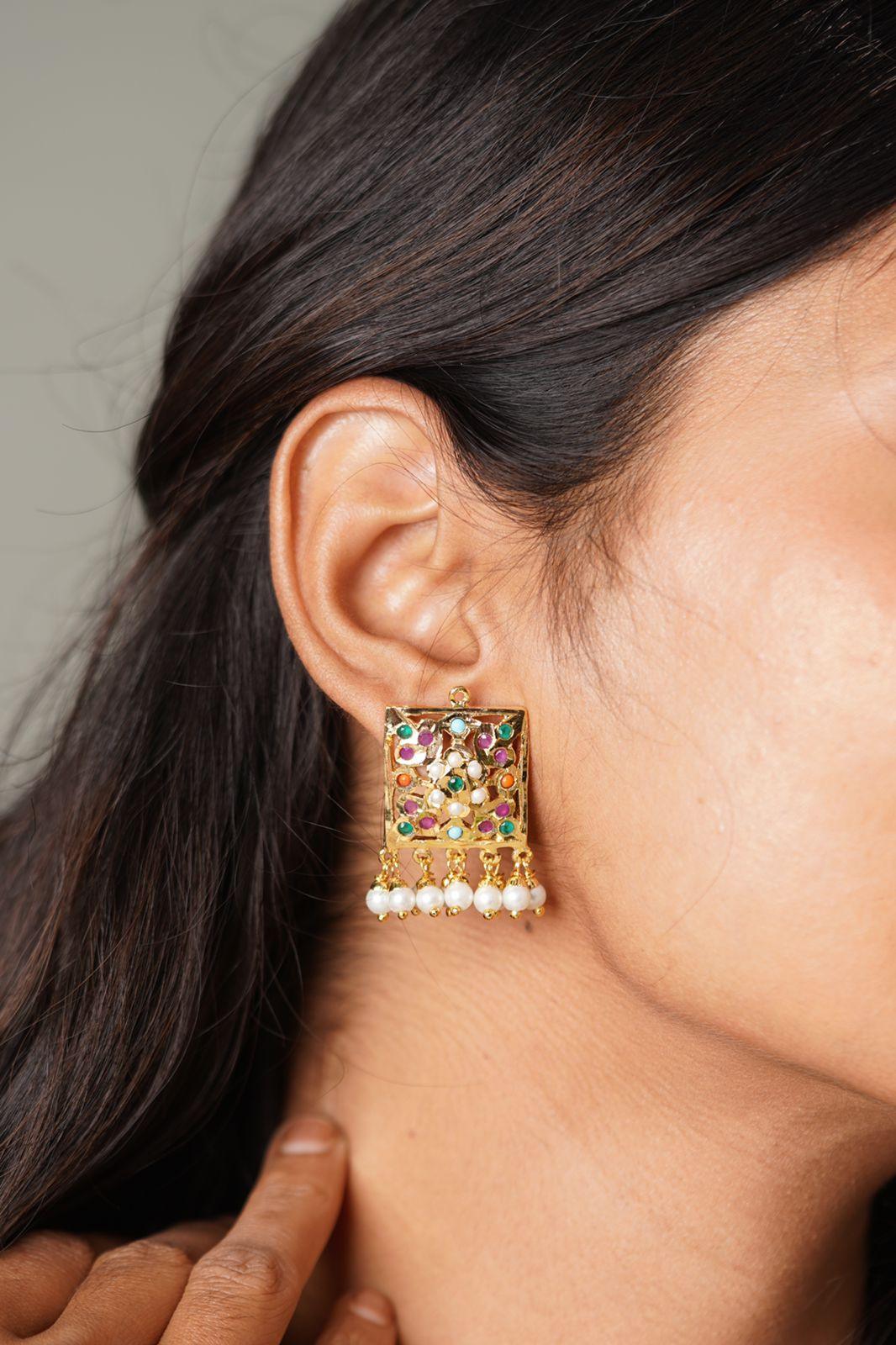 Jadaau Square Tukdi Studs - Attrangi