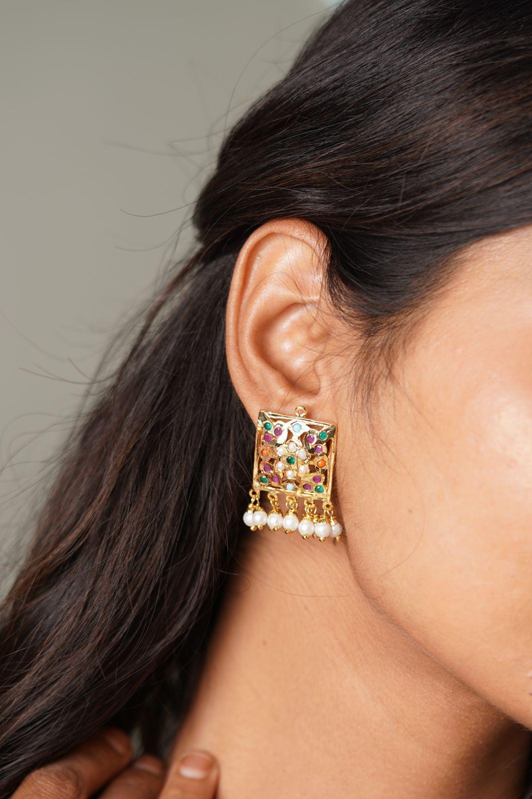 Jadaau Square Tukdi Studs - Attrangi