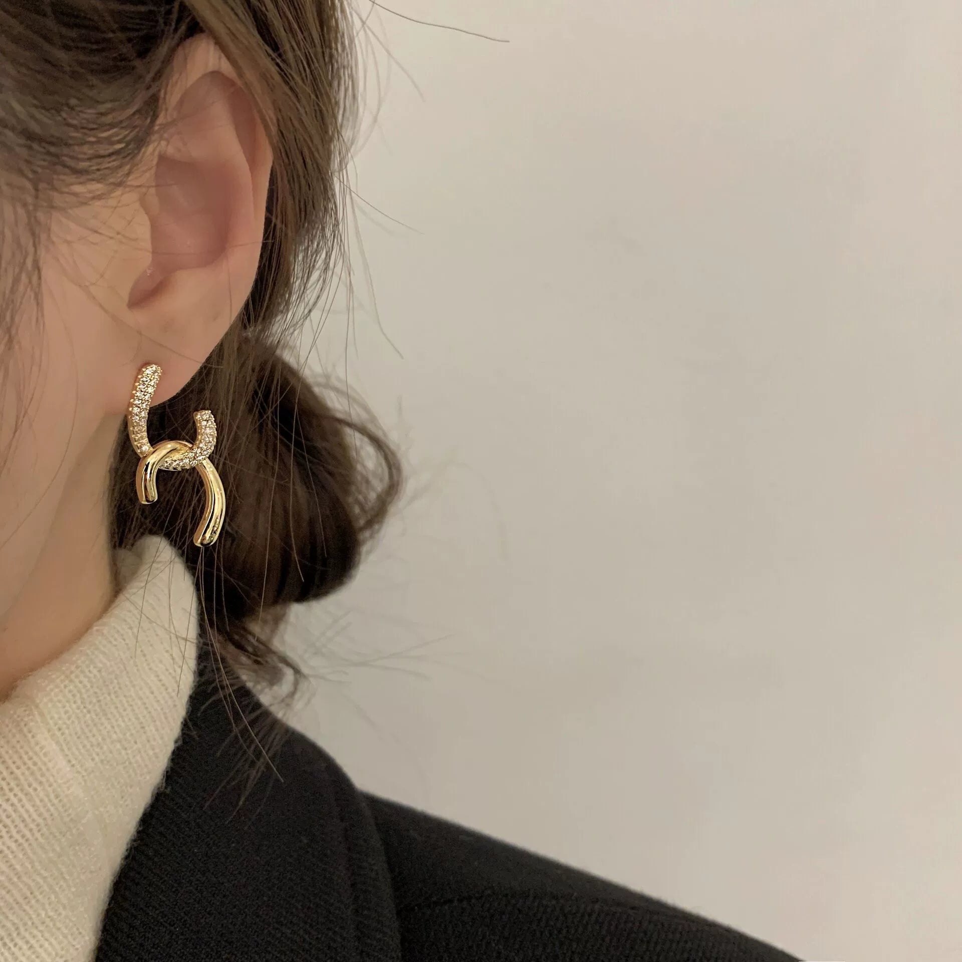 Glinting Link Pin Earrings JLT11482