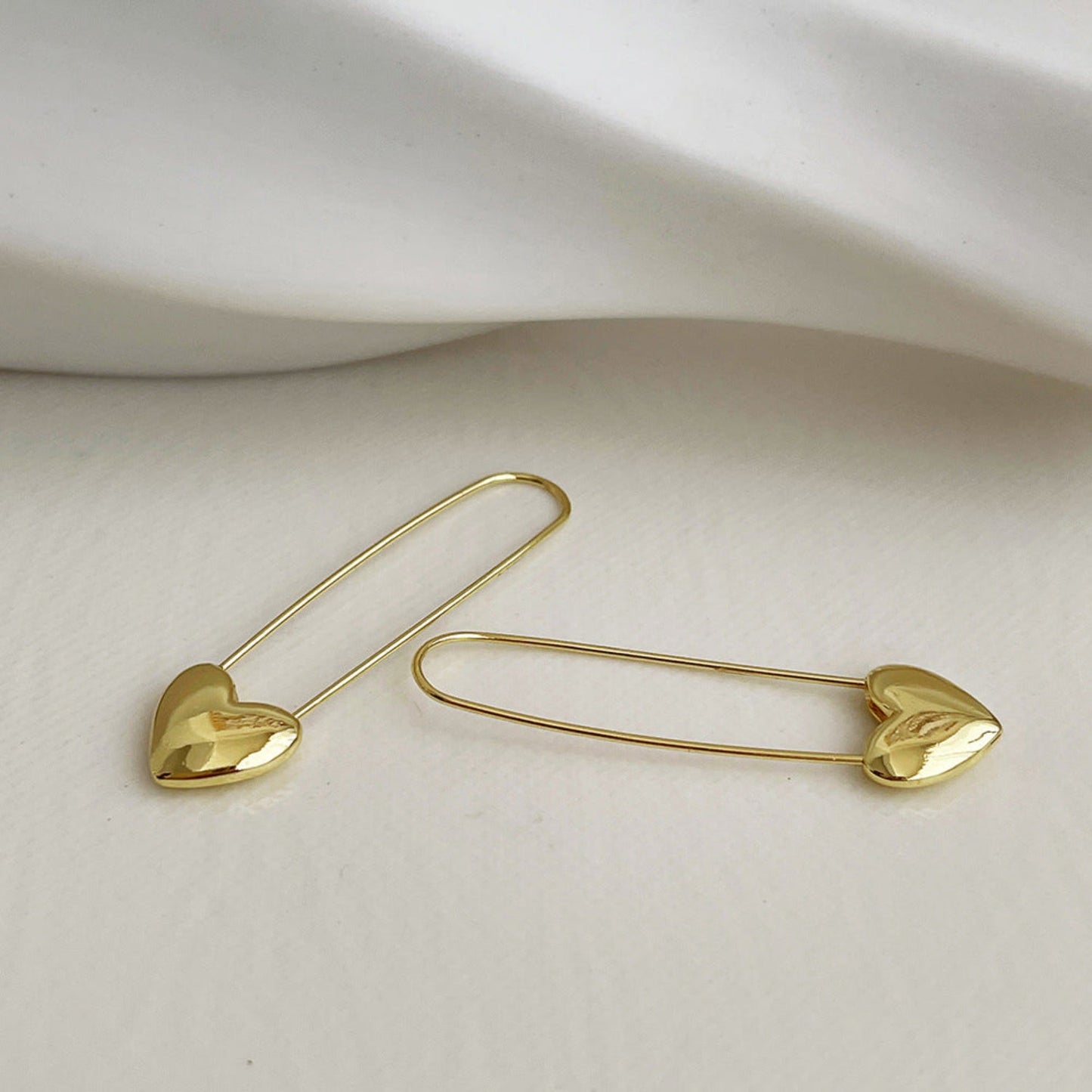 Minimalist Gold Heart Dangle Earrings JLT11642