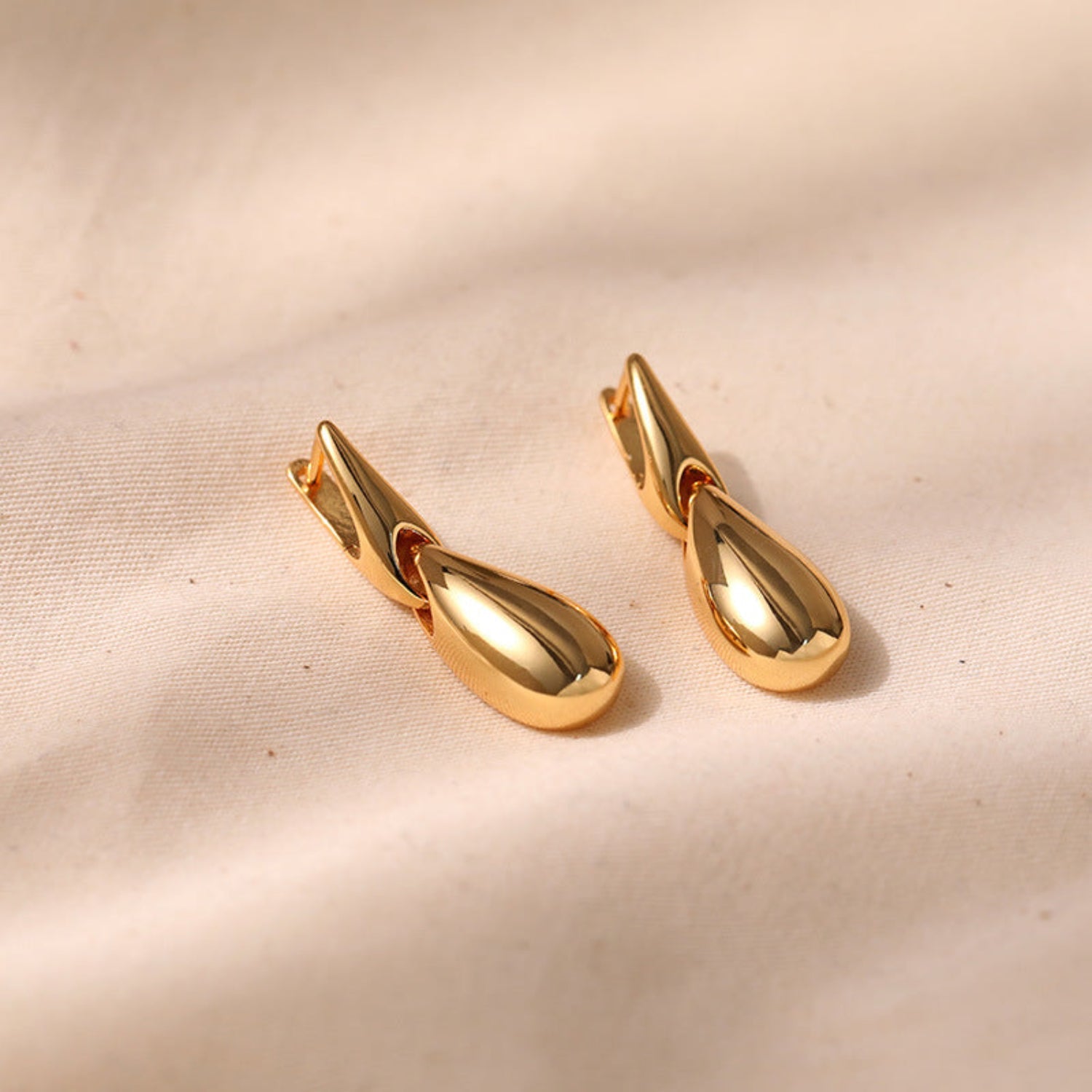 Teardrop Gold Dangle Earrings JLT11753
