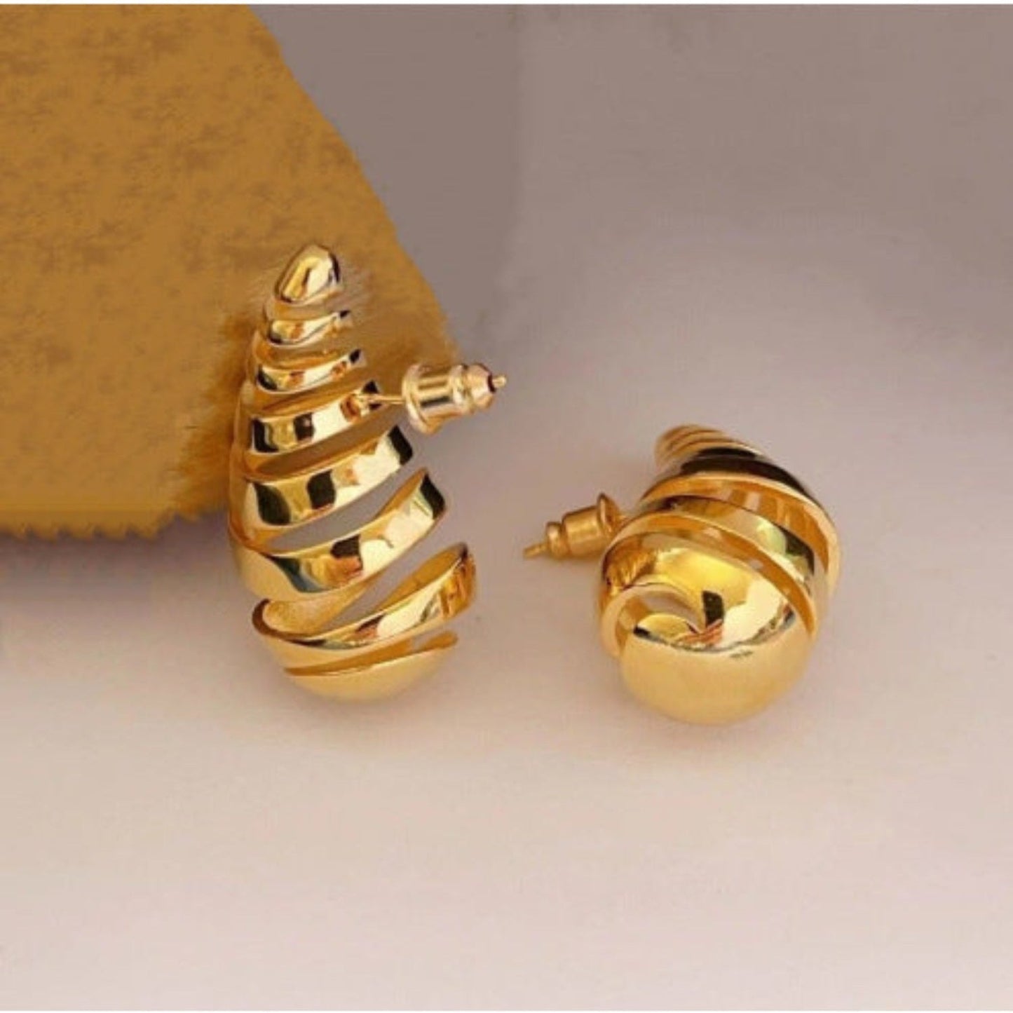 Honeycomb Gold Pin Earrings JLT11893