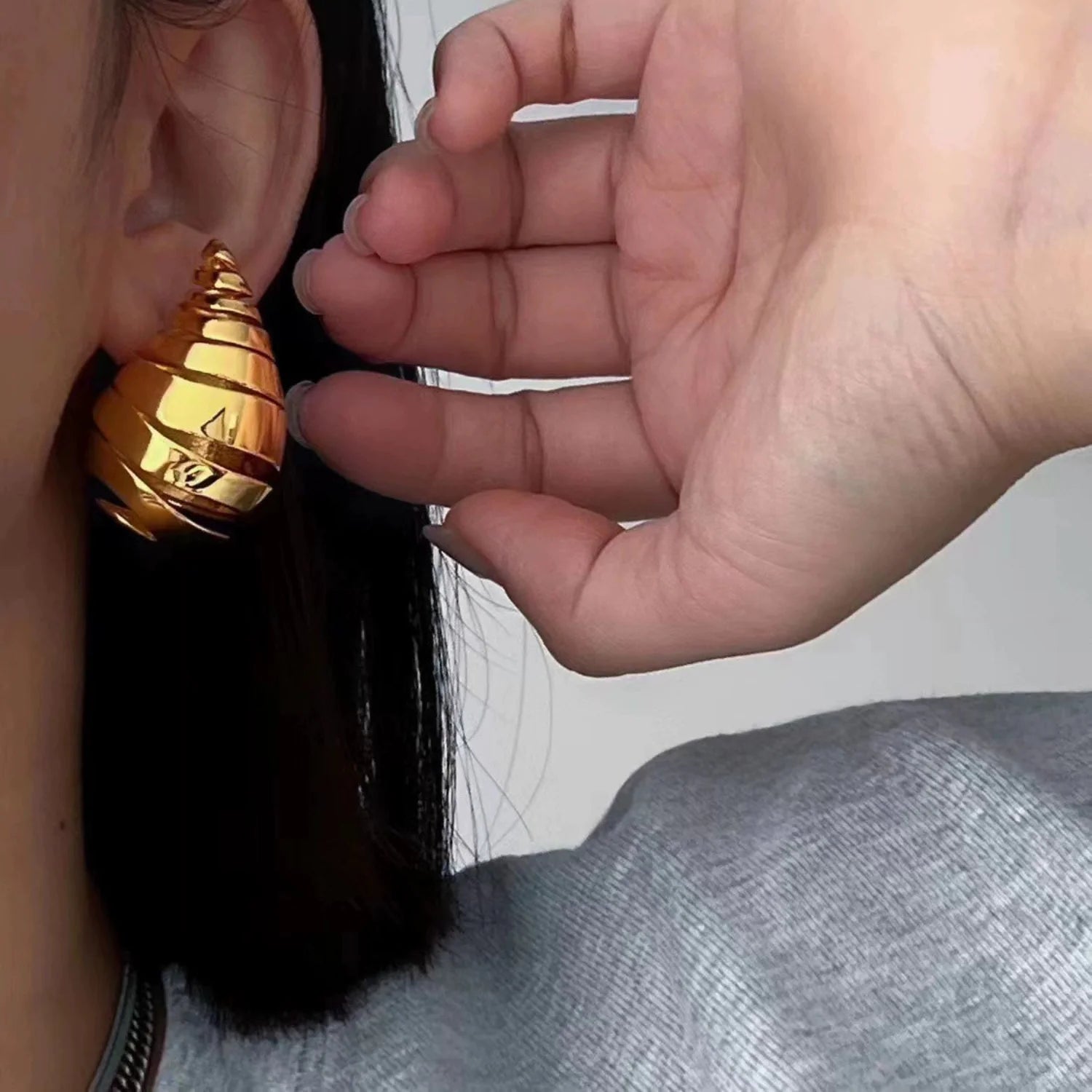 Honeycomb Gold Pin Earrings JLT11893