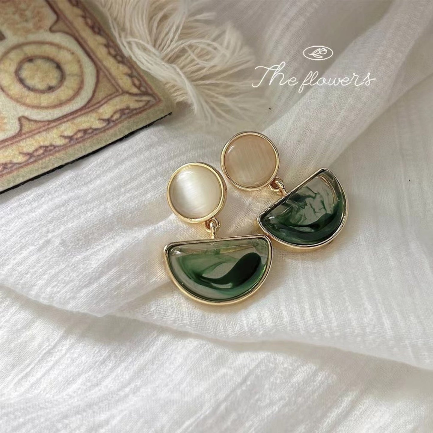 Vintage Emerald Resin Semi-Circle Drop Earrings JLT13648