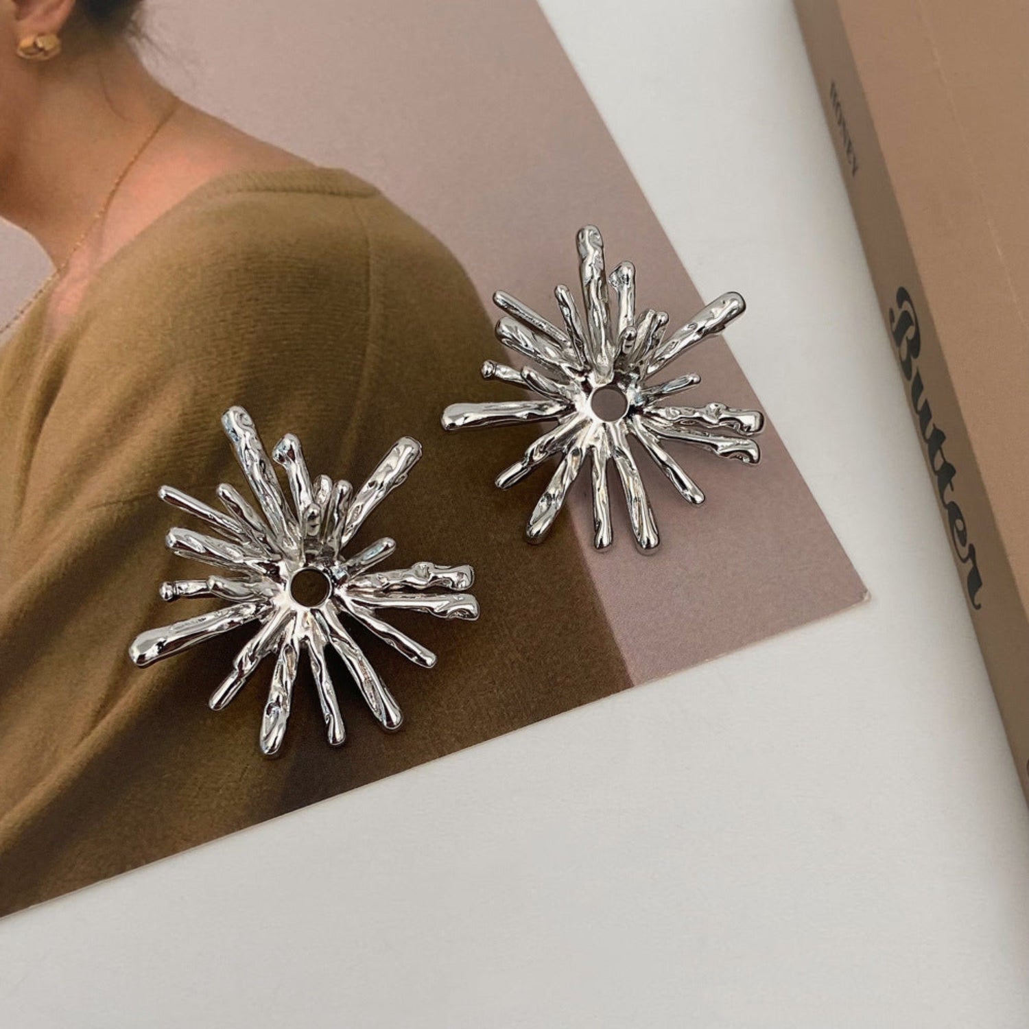 Silver Sparkling Pin Earrings JLT13081