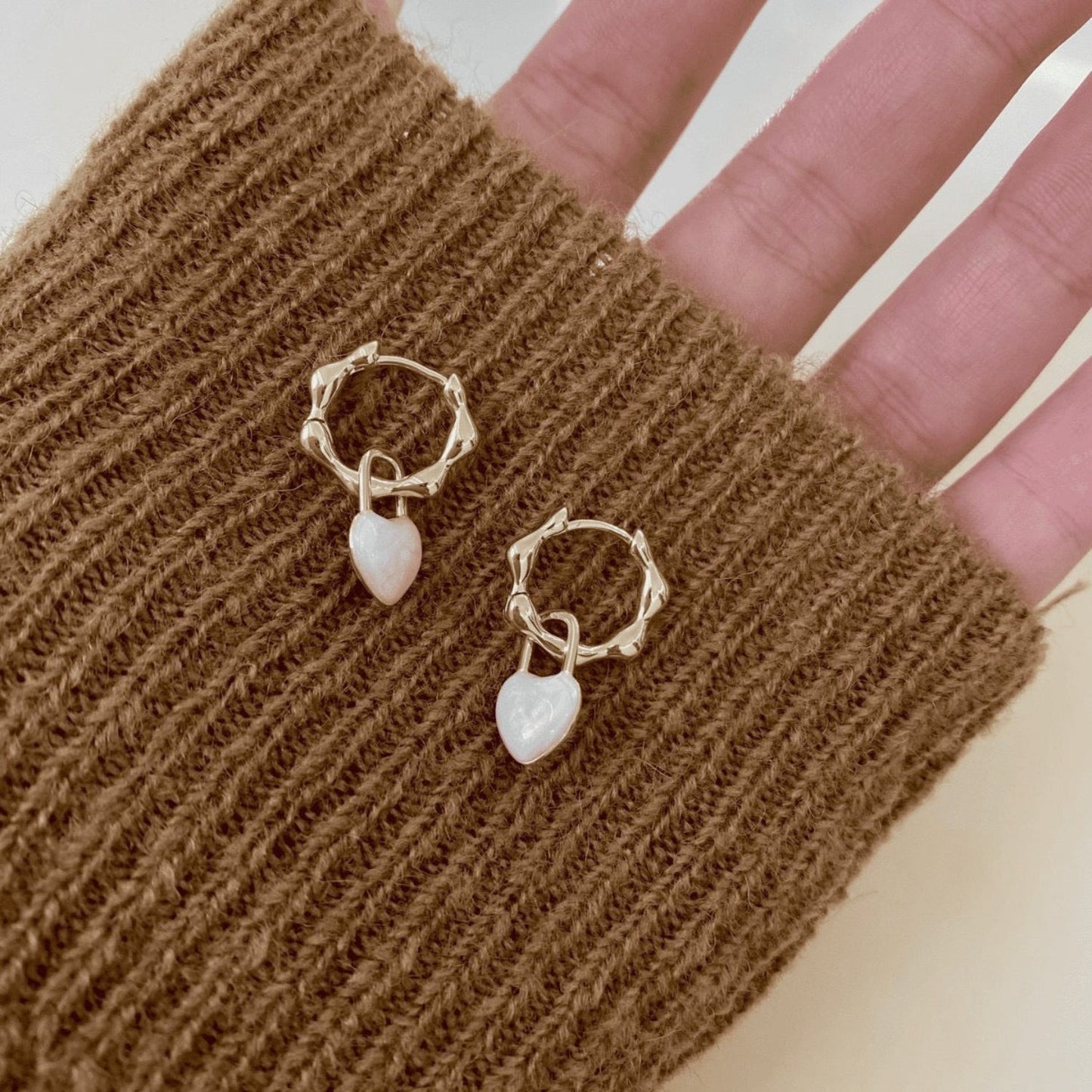 White Heart Charms Hoop Earrings JLT13322
