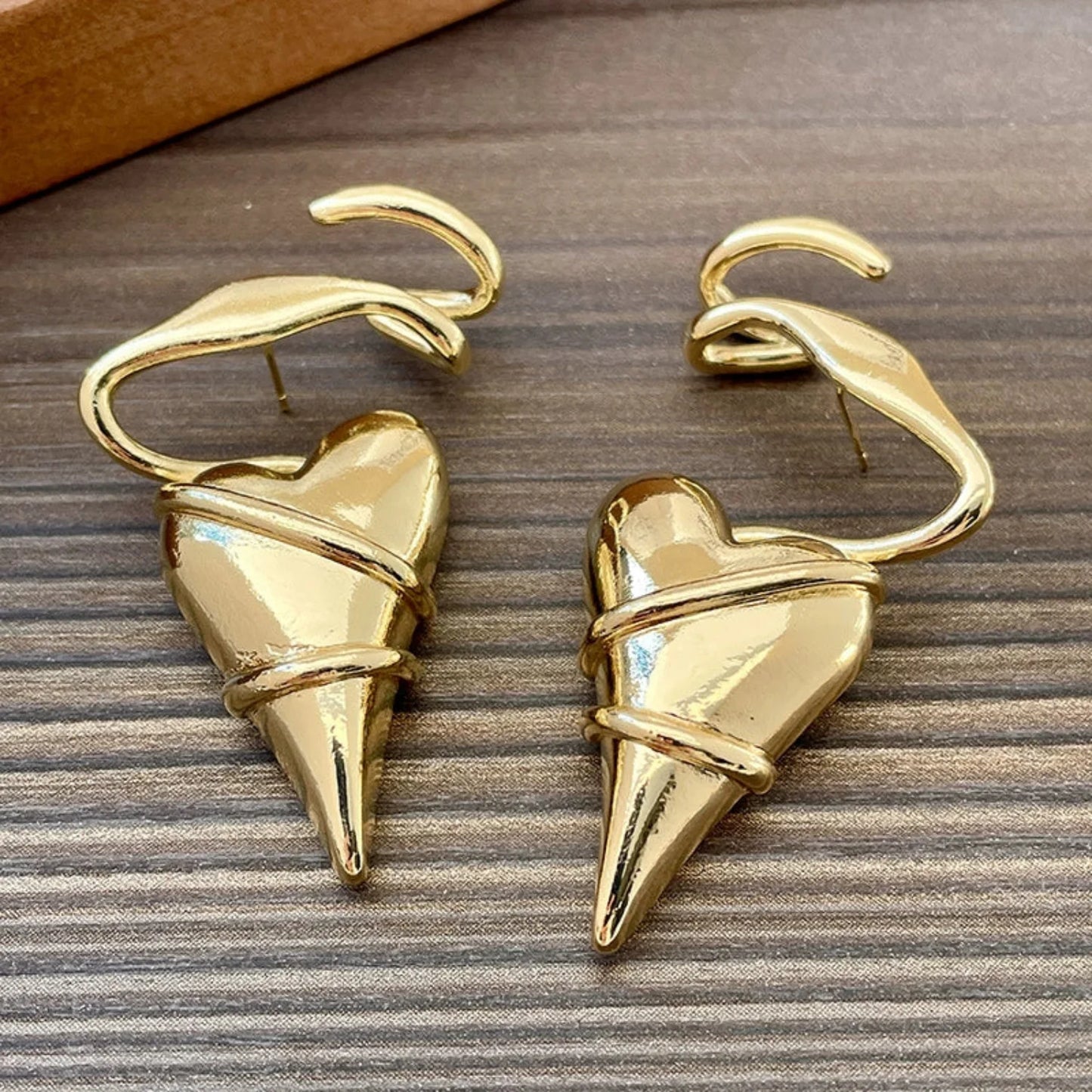 Golden Sculpted Heart Earrings JLT13335