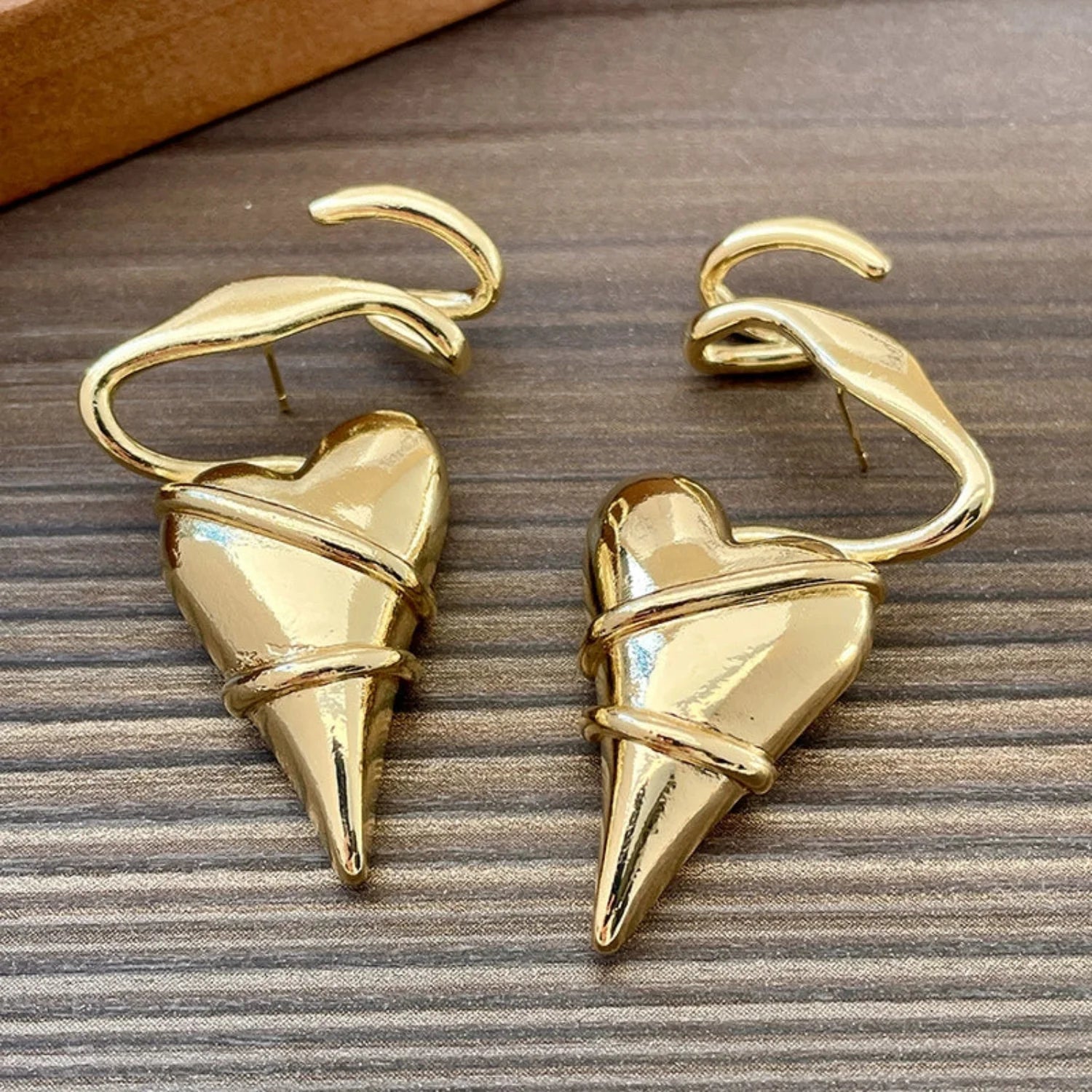 Golden Sculpted Heart Earrings JLT13335