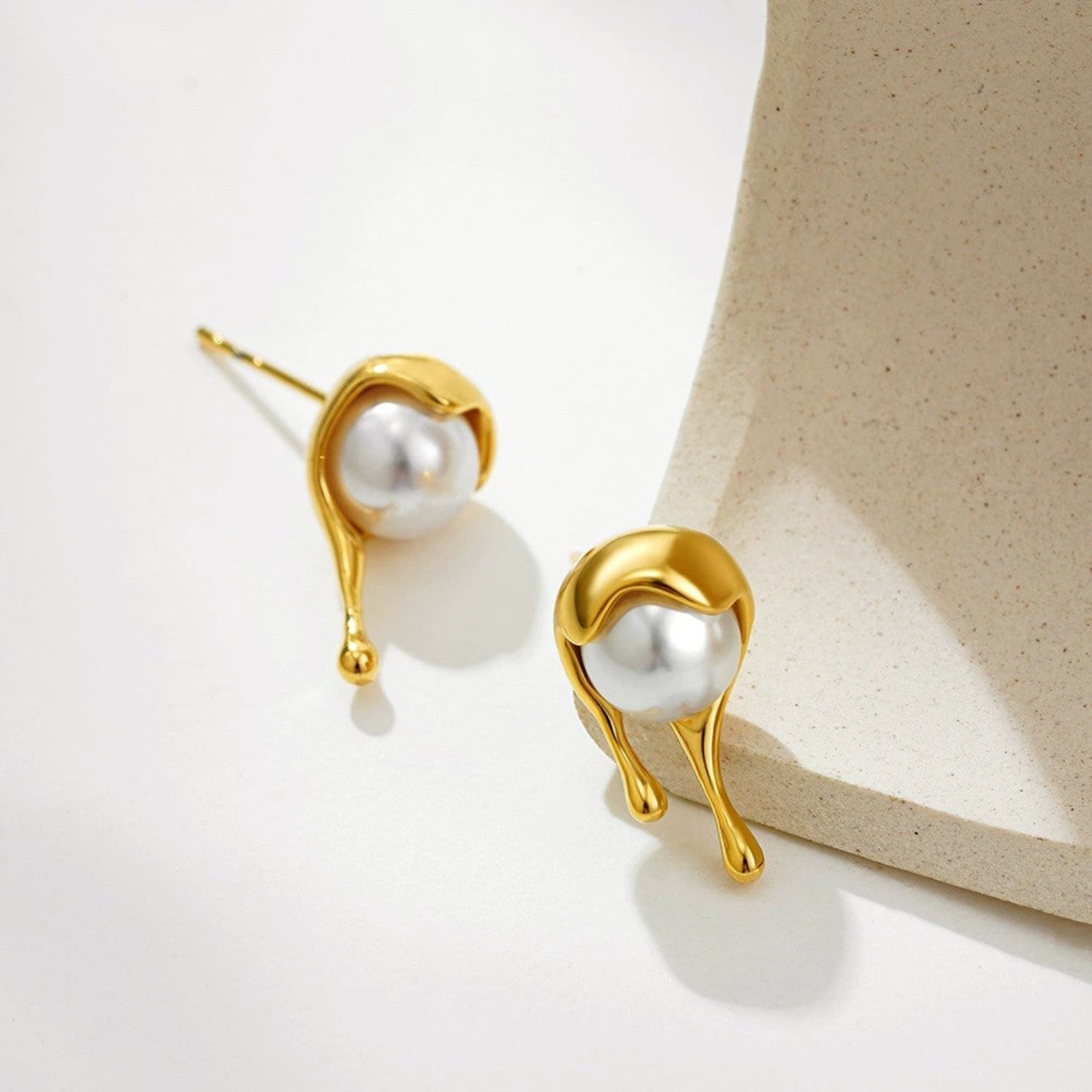 Molten Gold Pearl Stud Earrings JLT13390