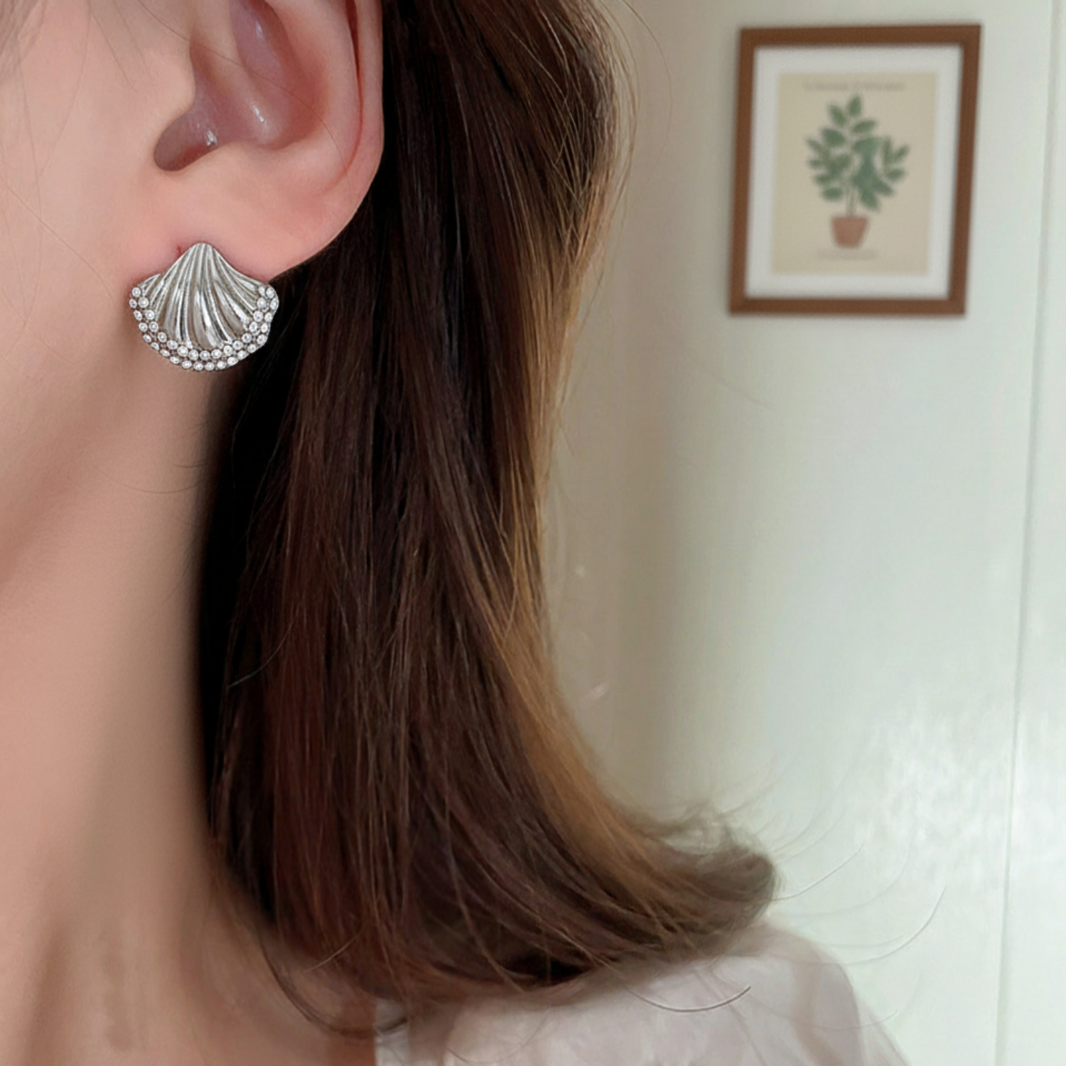Crystal Wave Shell Stud Earrings JLT13415
