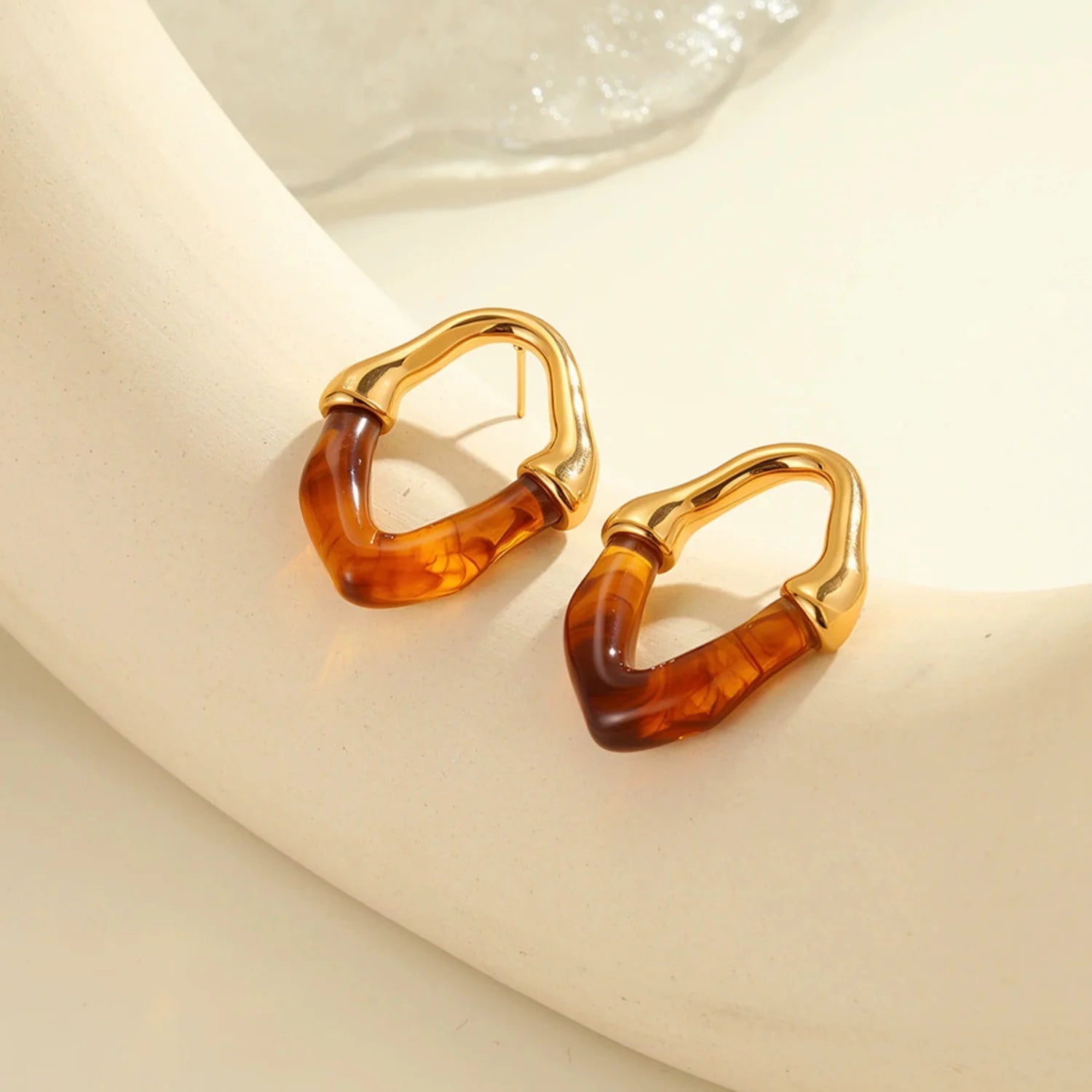 Resin Acetate U-Shape Red Studs JLT13500